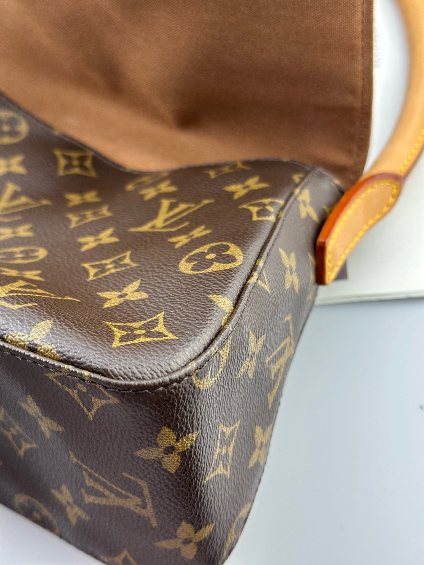 Louis Vuitton - Looping PM - Monogram coated canvas, Vachetta leather - Brown - (Small)
