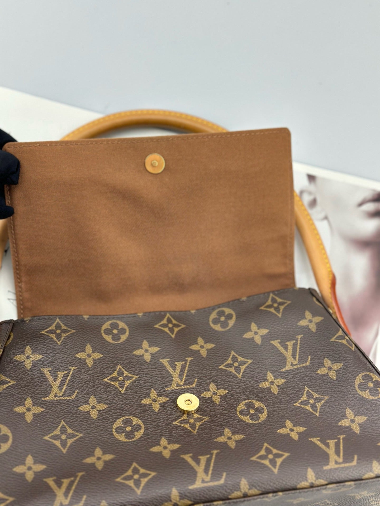 Louis Vuitton - Looping PM - Monogram coated canvas, Vachetta leather - Brown - (Small)