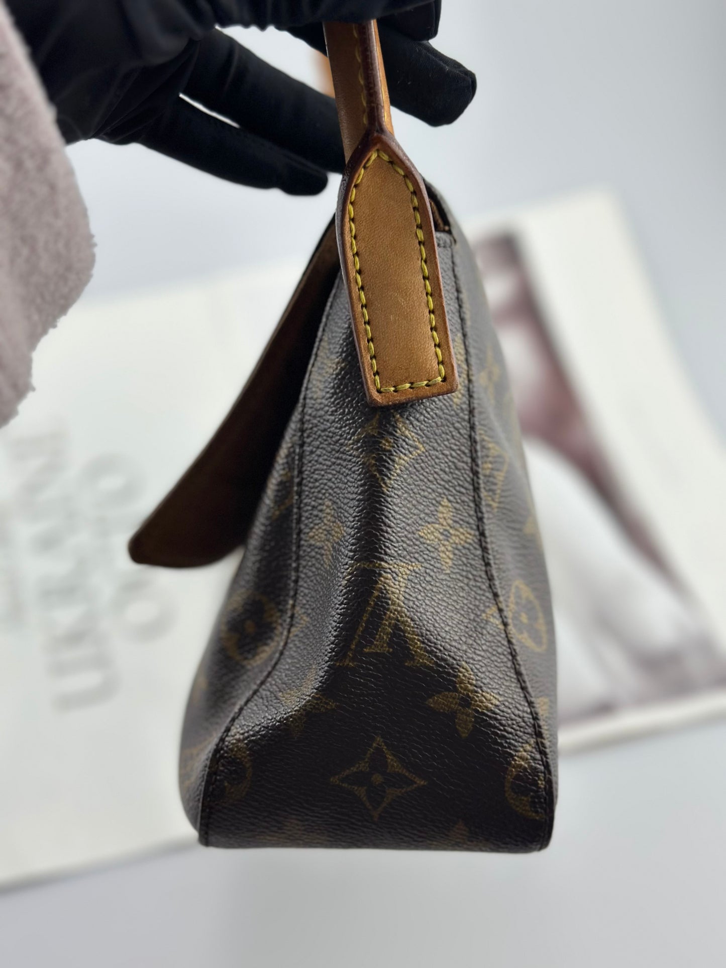 Louis Vuitton - Looping Small - Monogram coated canvas with Vachetta leather trim - Brown - (Small)