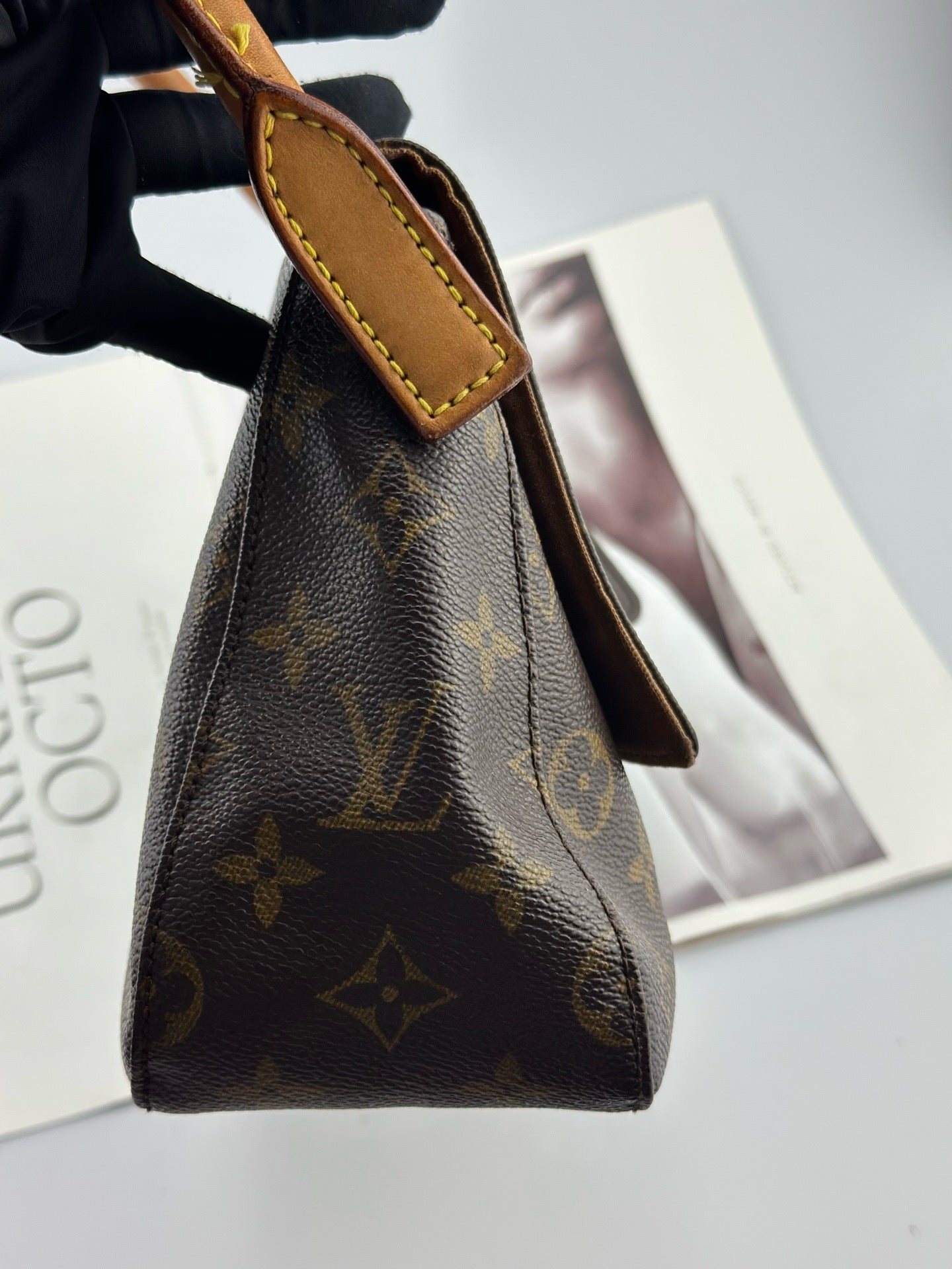 Louis Vuitton - Looping Small - Monogram coated canvas with Vachetta leather trim - Brown - (Small)