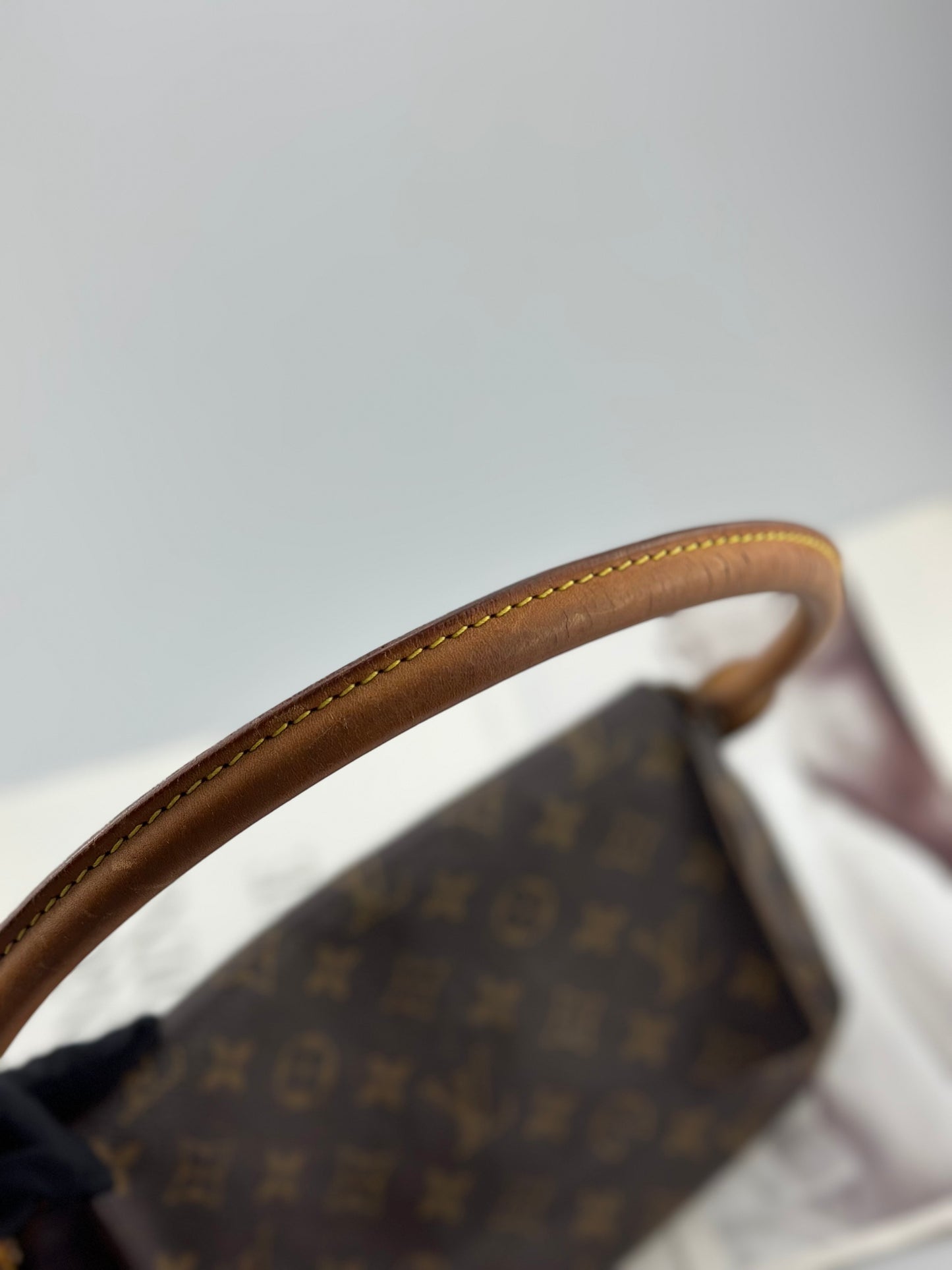 Louis Vuitton - Looping Small - Monogram coated canvas with Vachetta leather trim - Brown - (Small)