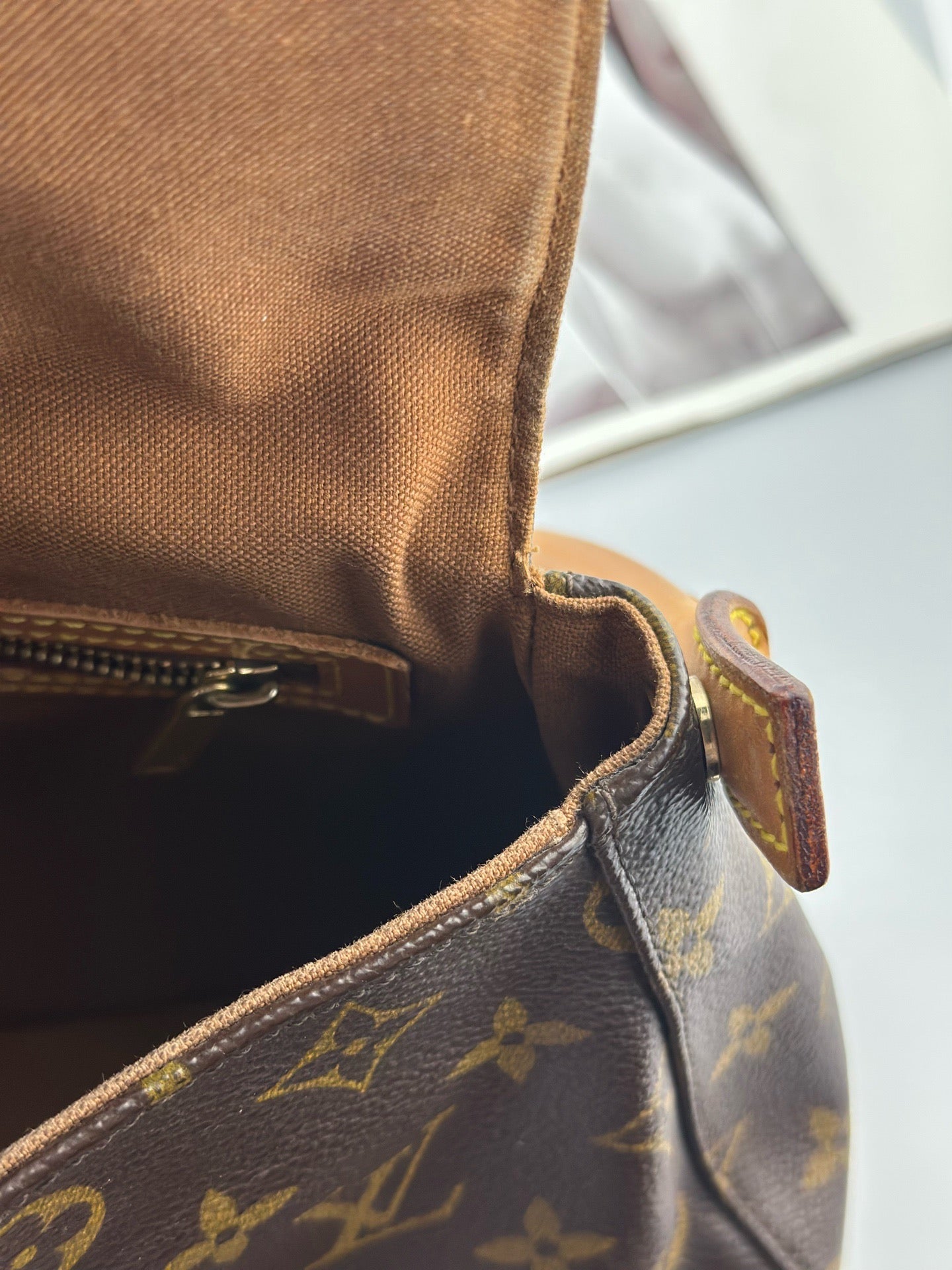 Louis Vuitton - Looping Small - Monogram coated canvas with Vachetta leather trim - Brown - (Small)