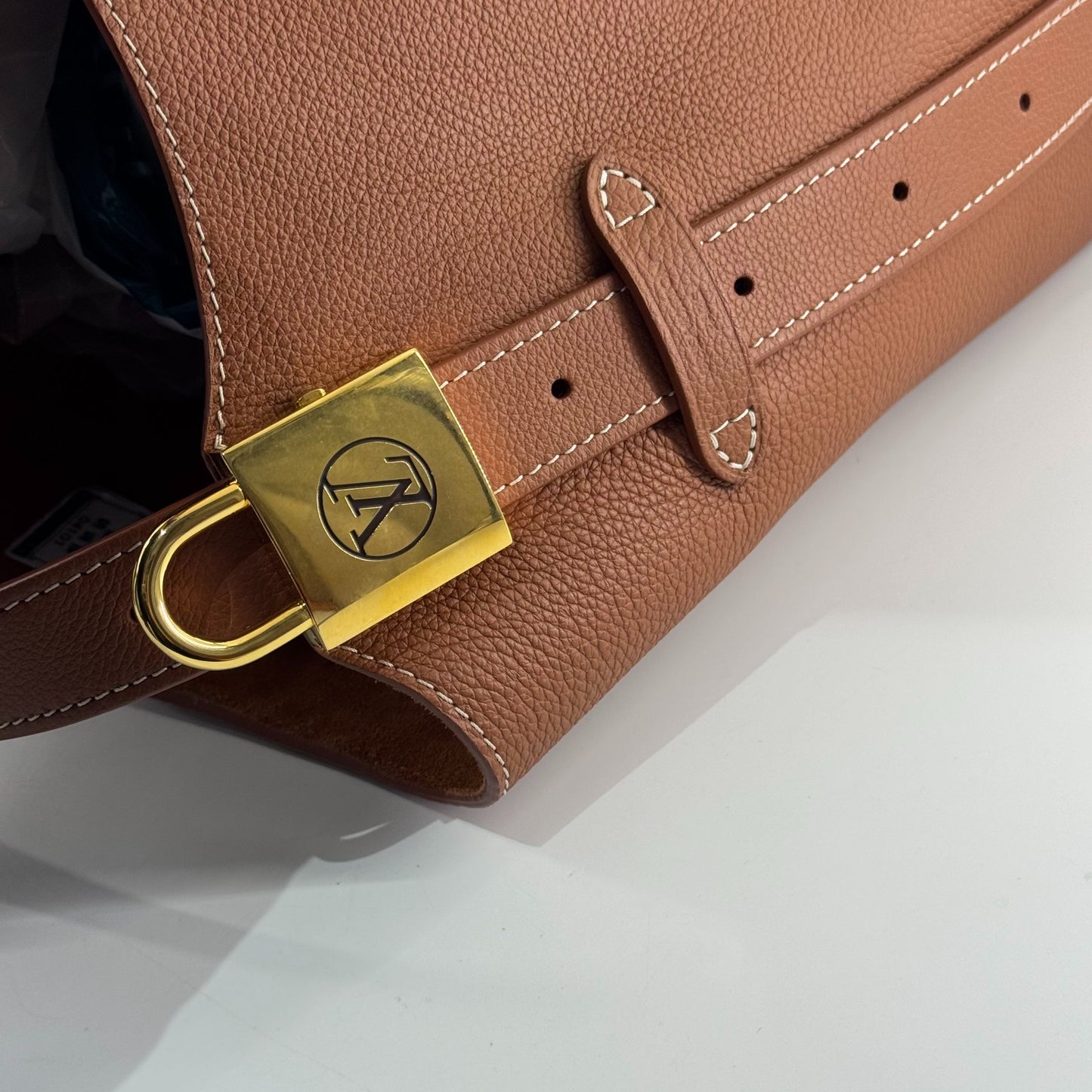 Louis Vuitton - Low key hobo - Leather - Brown