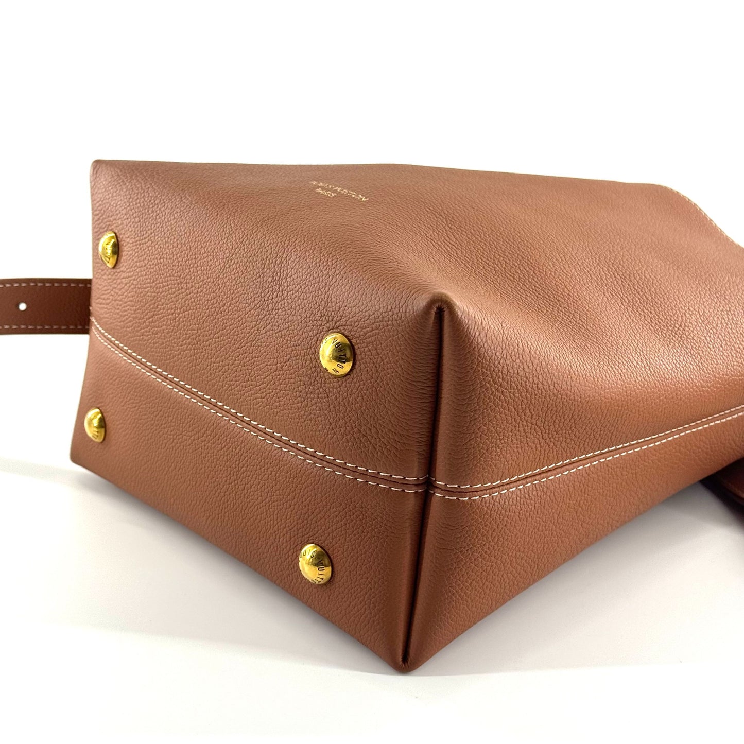 Louis Vuitton - Low key hobo - Leather - Brown