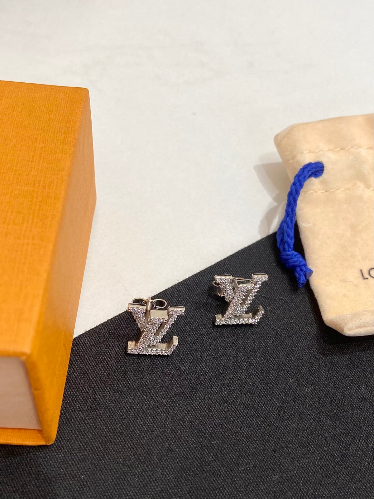 Louis Vuitton - LV Iconic - Crystal - Silver