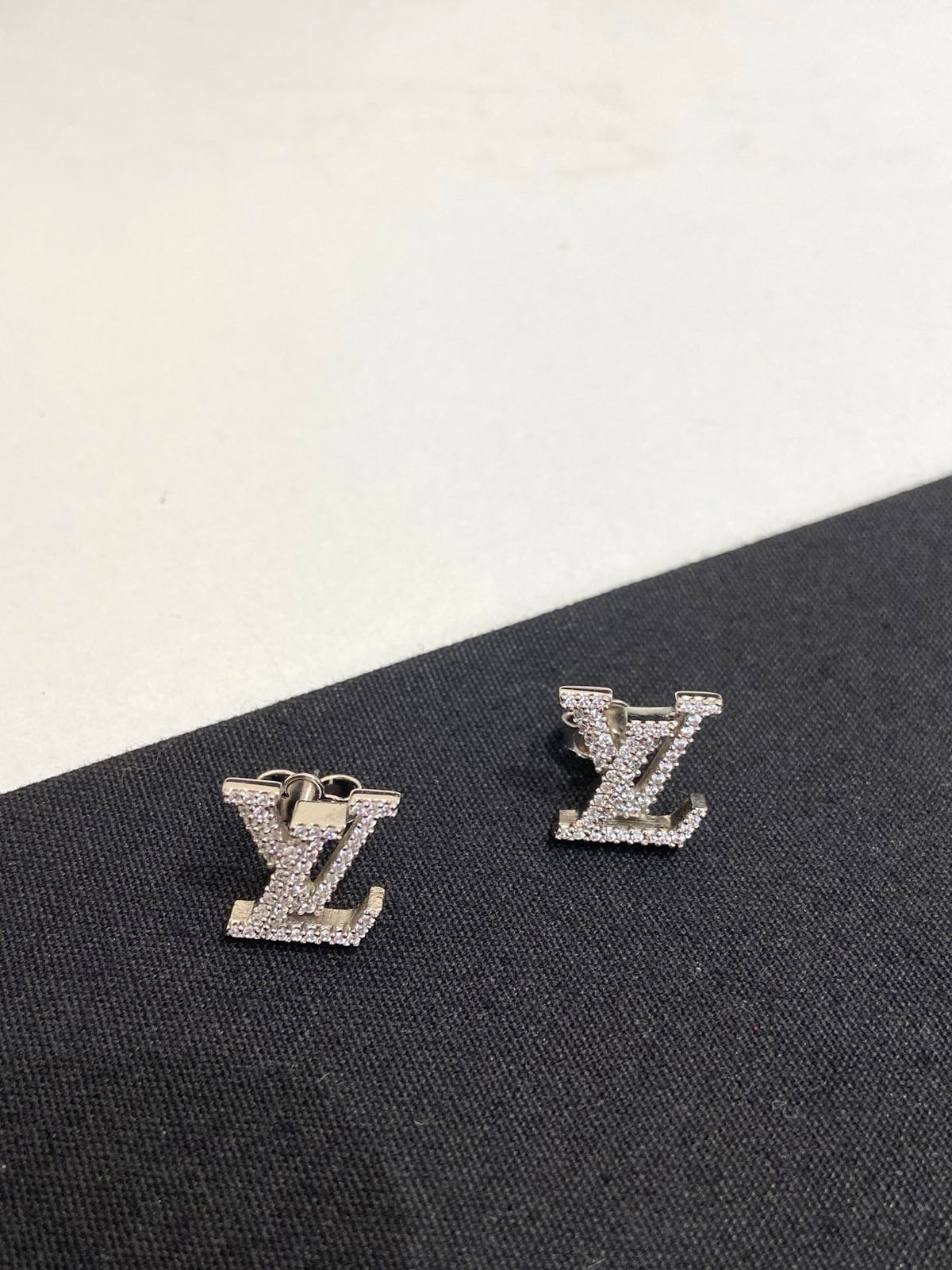 Louis Vuitton - LV Iconic - Crystal - Silver