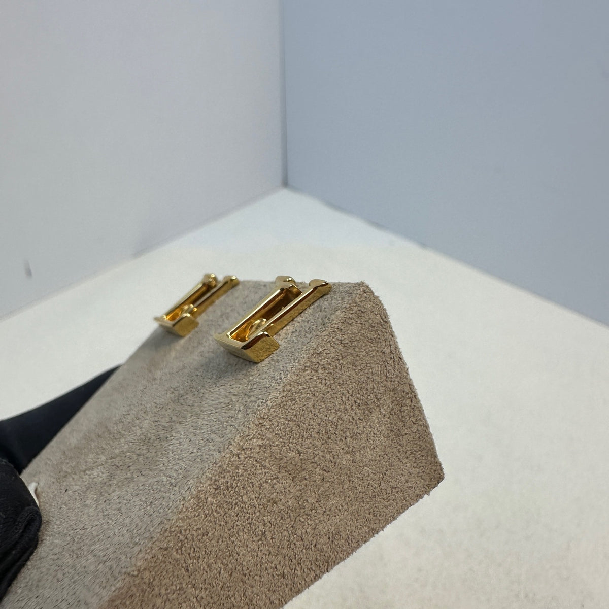 Louis Vuitton - LV Iconic - Gold-tone metal - Gold