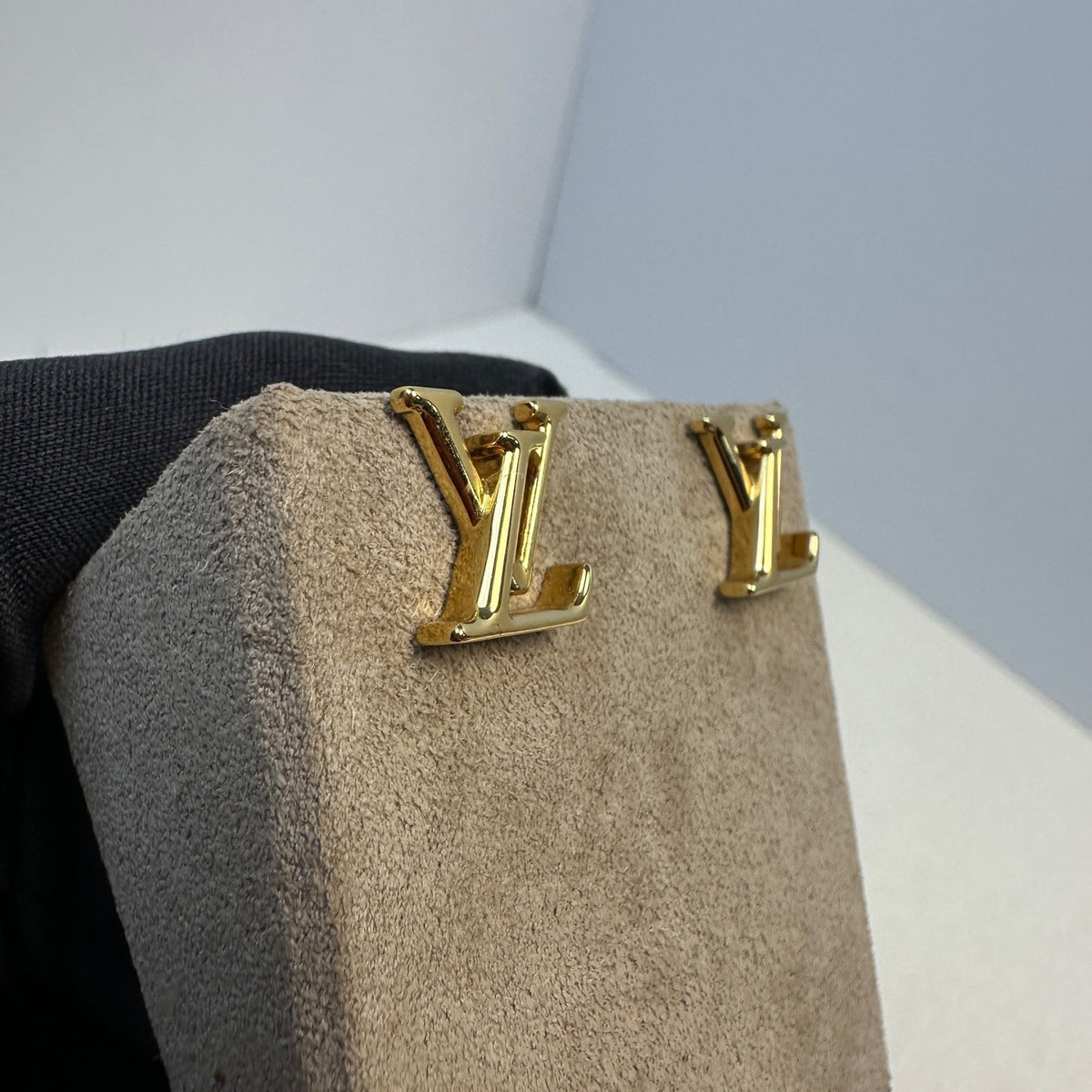 Louis Vuitton - LV Iconic - Gold-tone metal - Gold