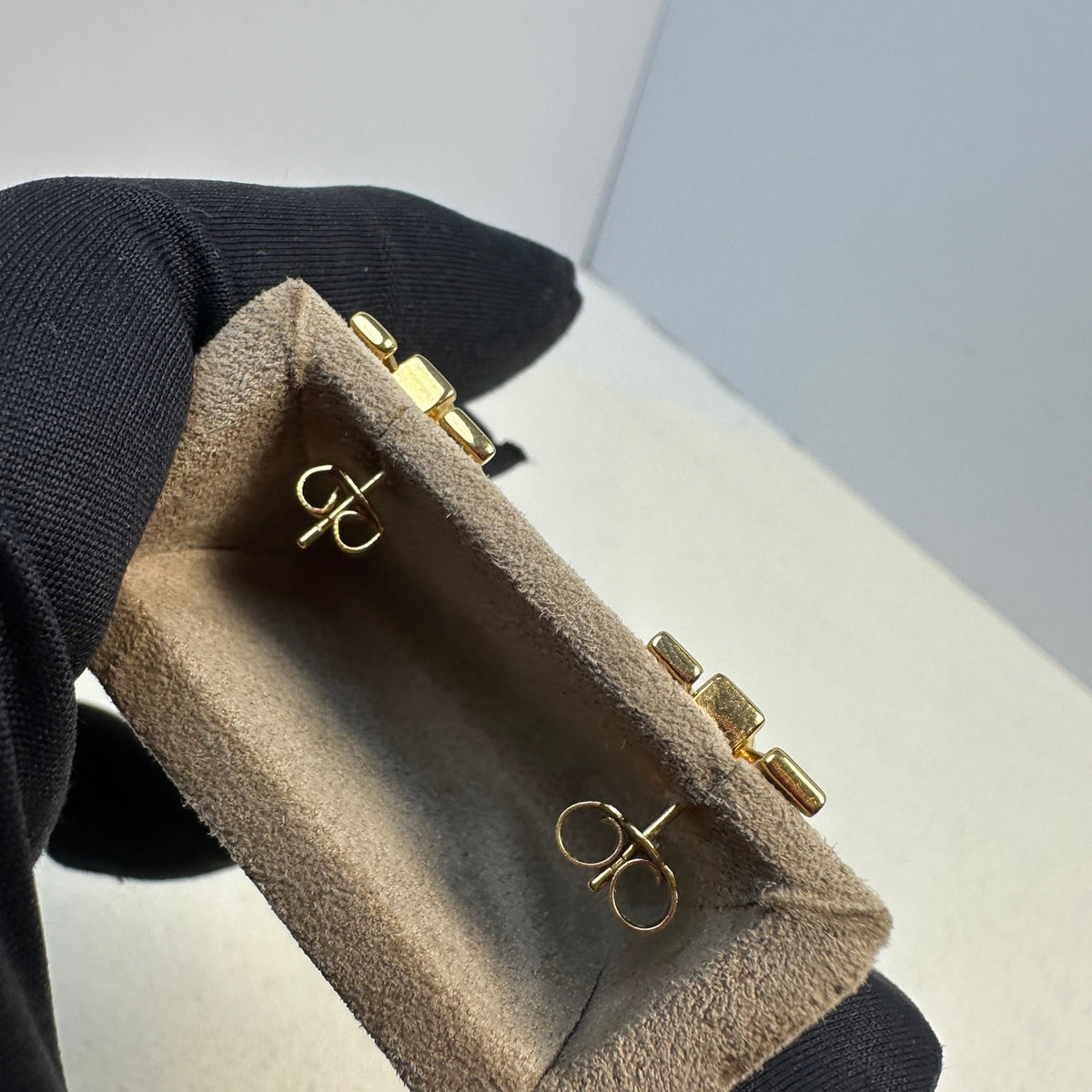 Louis Vuitton - LV Iconic - Gold-tone metal - Gold