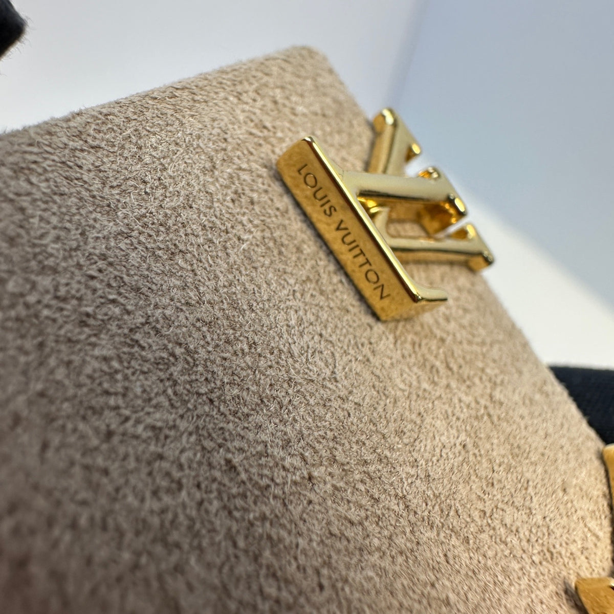 Louis Vuitton - LV Iconic - Gold-tone metal - Gold