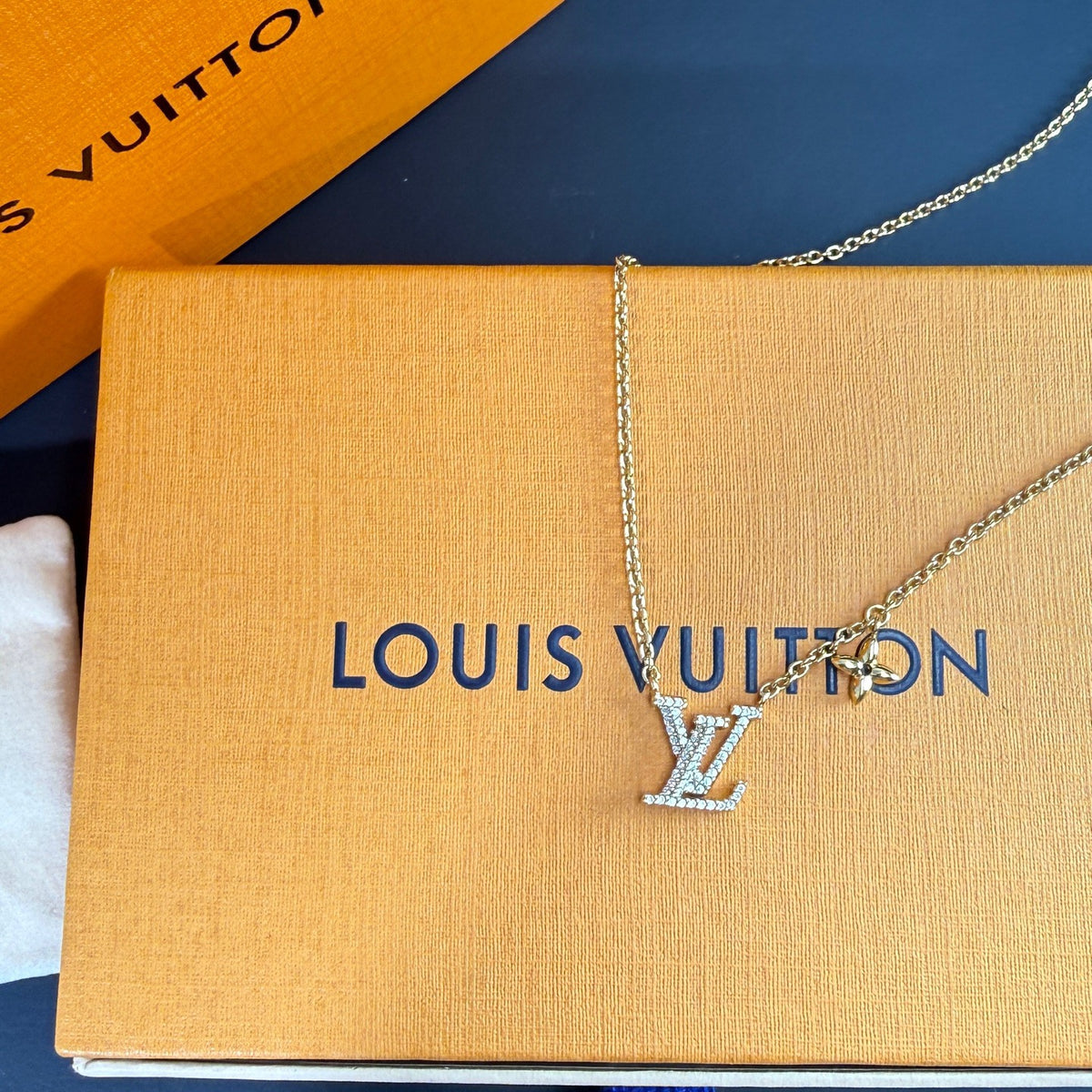 Louis Vuitton - LV Iconic Necklace - Metal with gold-color finish and crystal - Gold