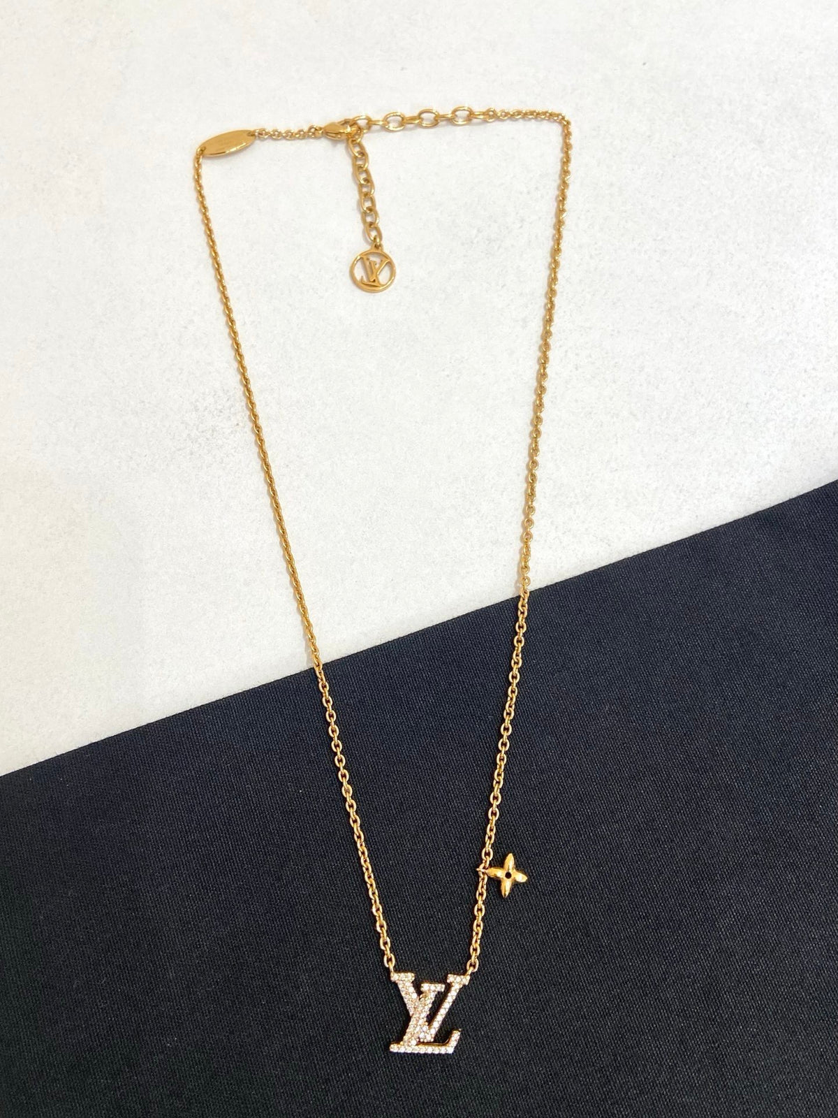 Louis Vuitton - LV Iconic Necklace - Metal with gold-color finish and crystal - Gold