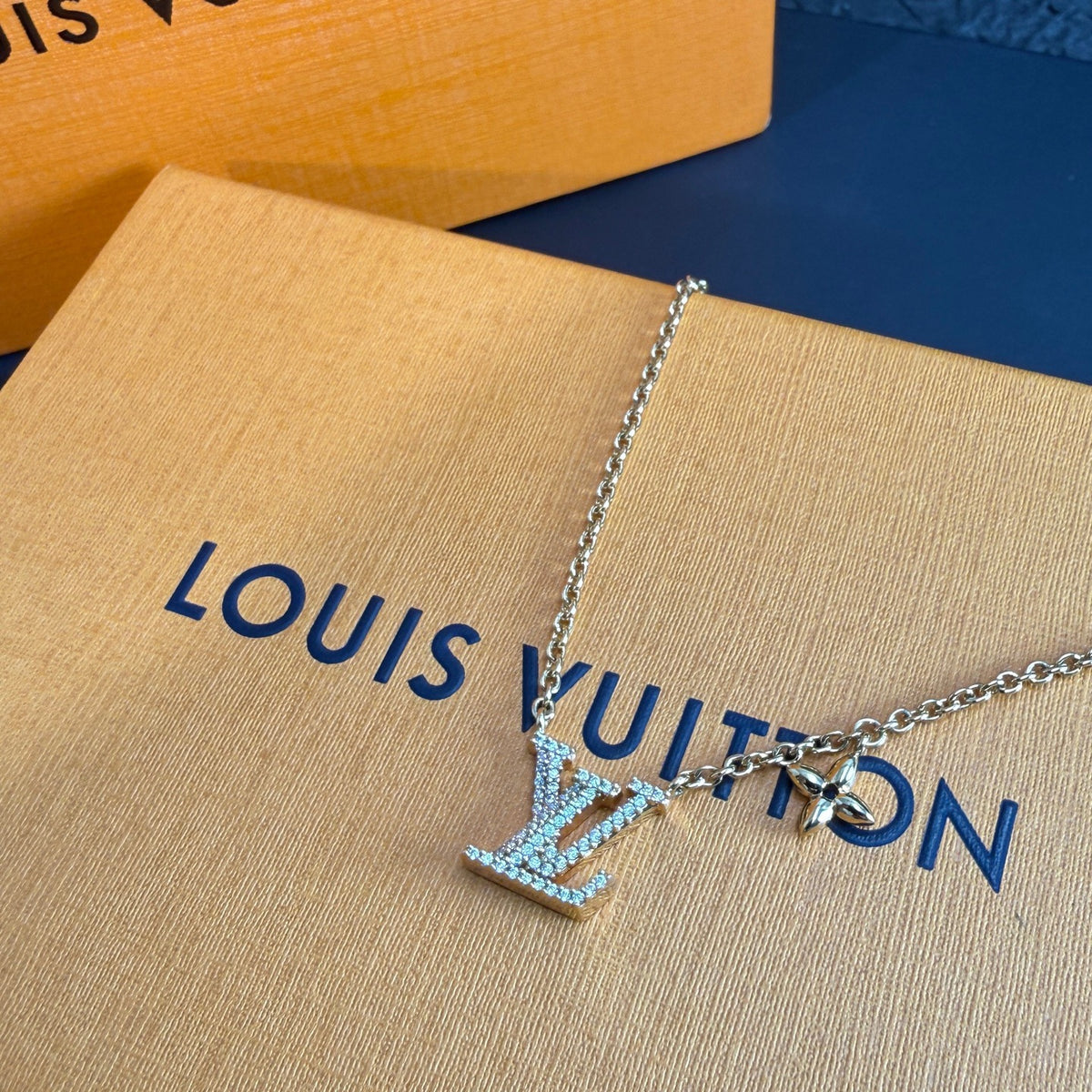 Louis Vuitton - LV Iconic Necklace - Metal with gold-color finish and crystal - Gold