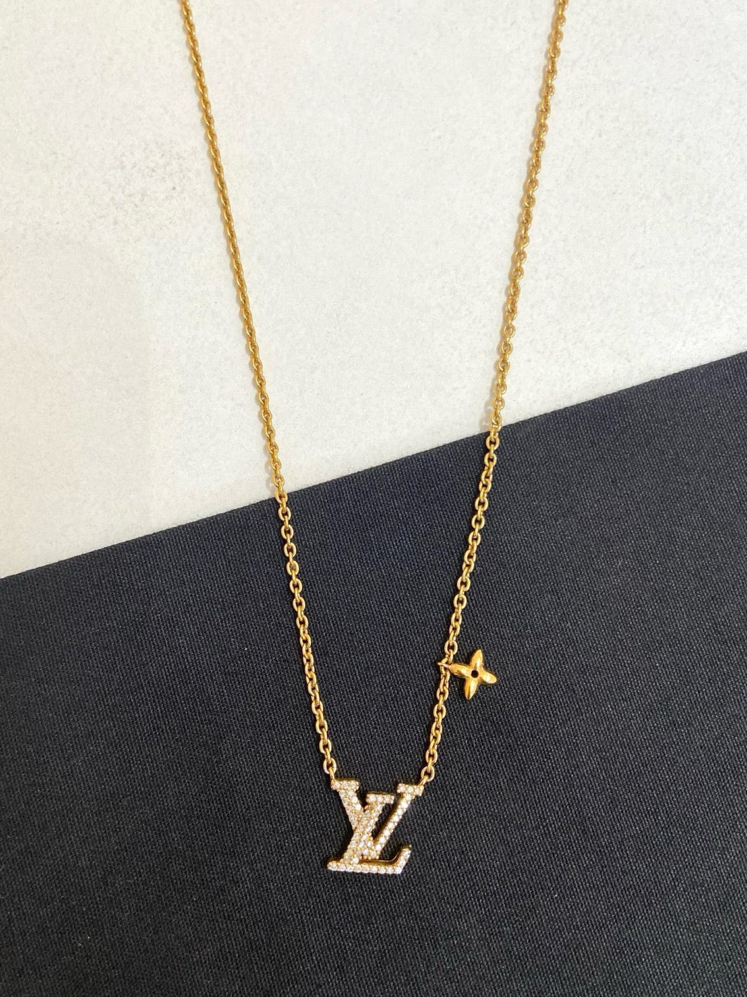 Louis Vuitton - LV Iconic Necklace - Metal with gold-color finish and crystal - Gold
