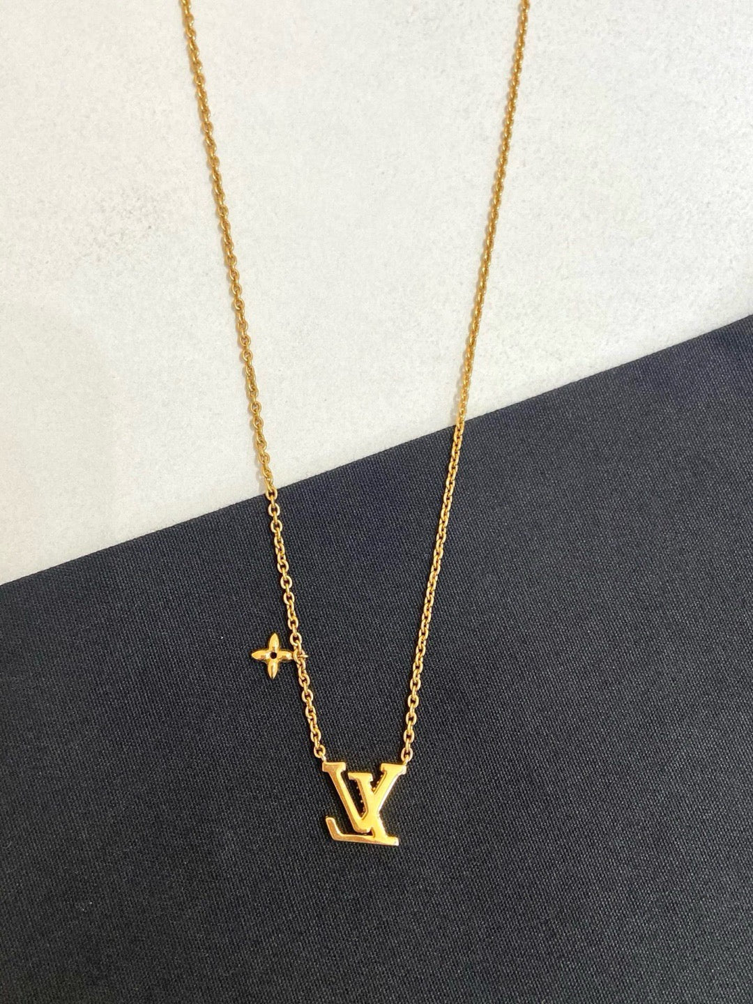 Louis Vuitton - LV Iconic Necklace - Metal with gold-color finish and crystal - Gold