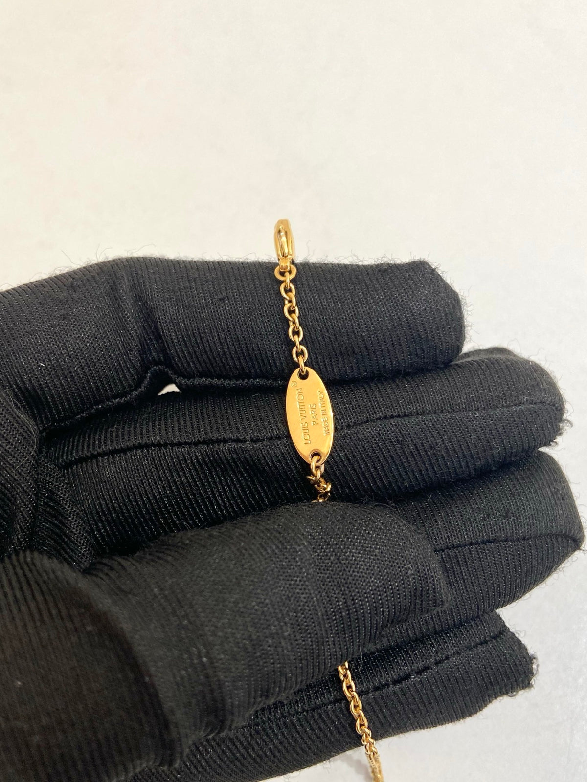 Louis Vuitton - LV Iconic Necklace - Metal with gold-color finish and crystal - Gold
