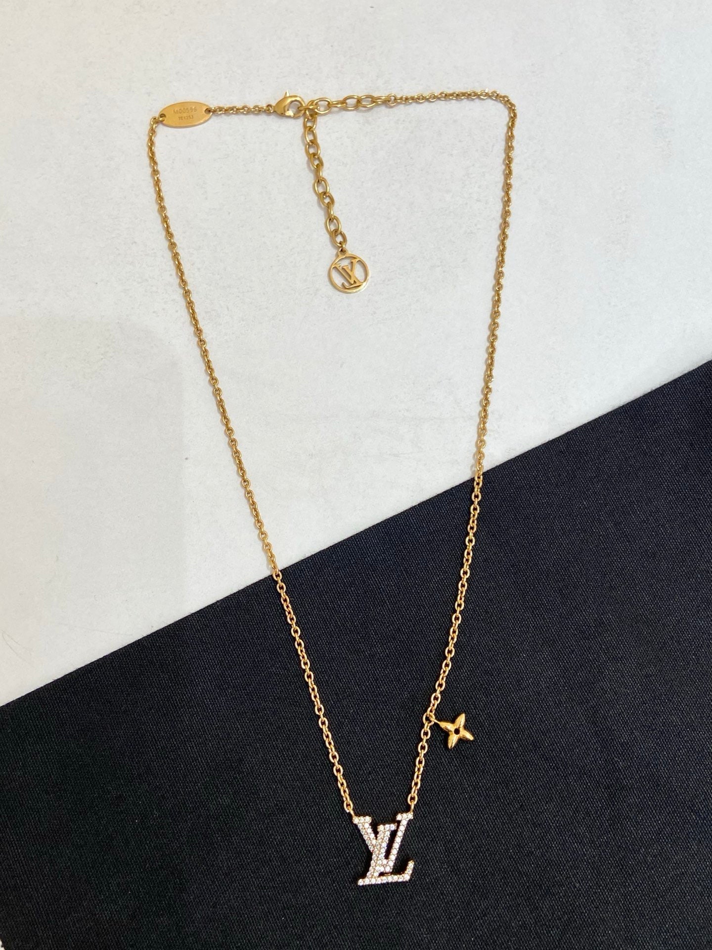Louis Vuitton - LV Initiales - Yellow gold - Gold