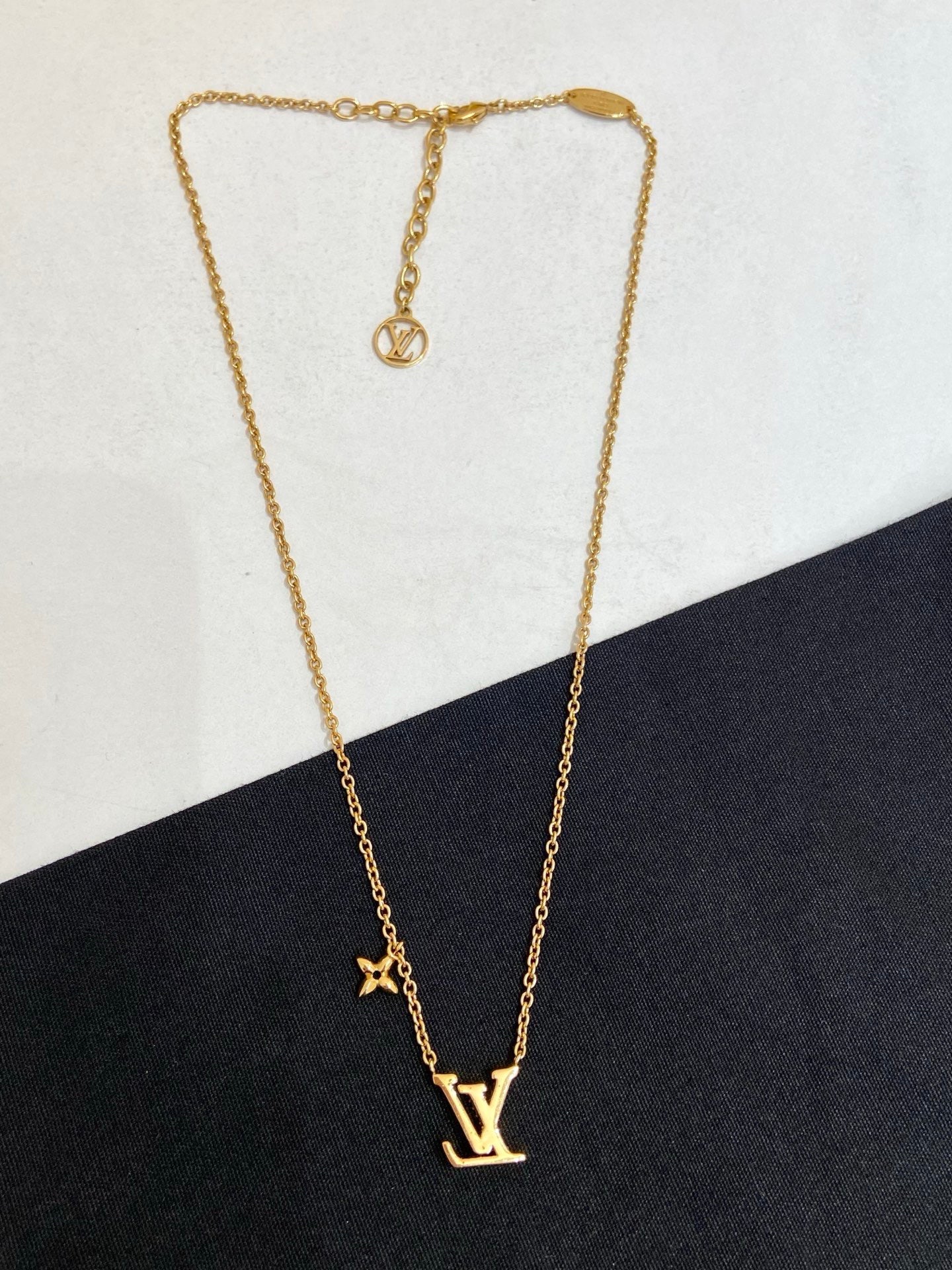 Louis Vuitton - LV Initiales - Yellow gold - Gold