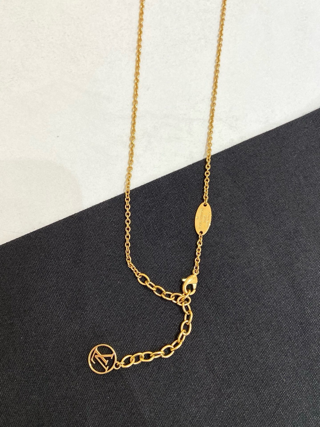 Louis Vuitton - LV Initiales - Yellow gold - Gold