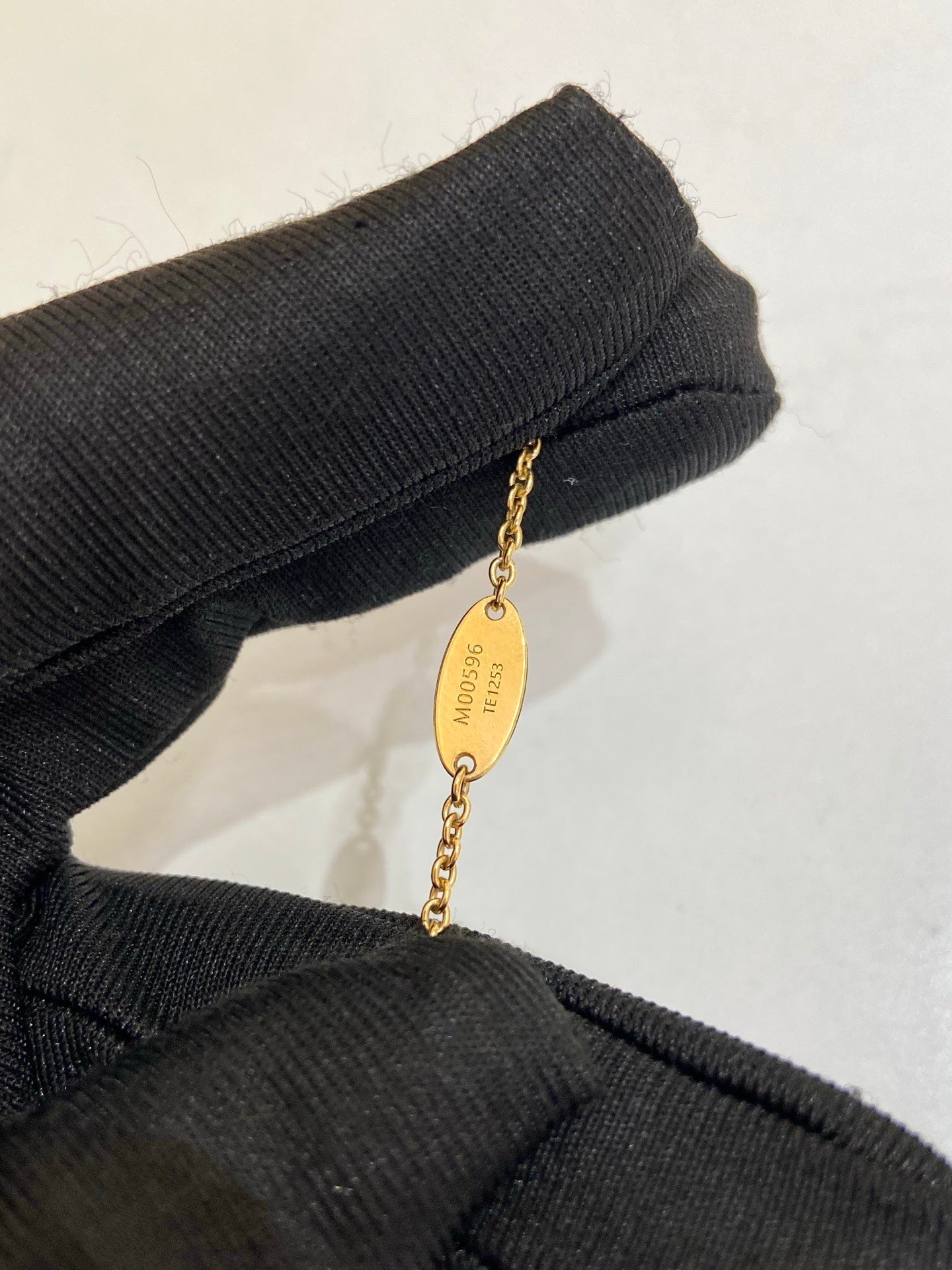 Louis Vuitton - LV Initiales - Yellow gold - Gold