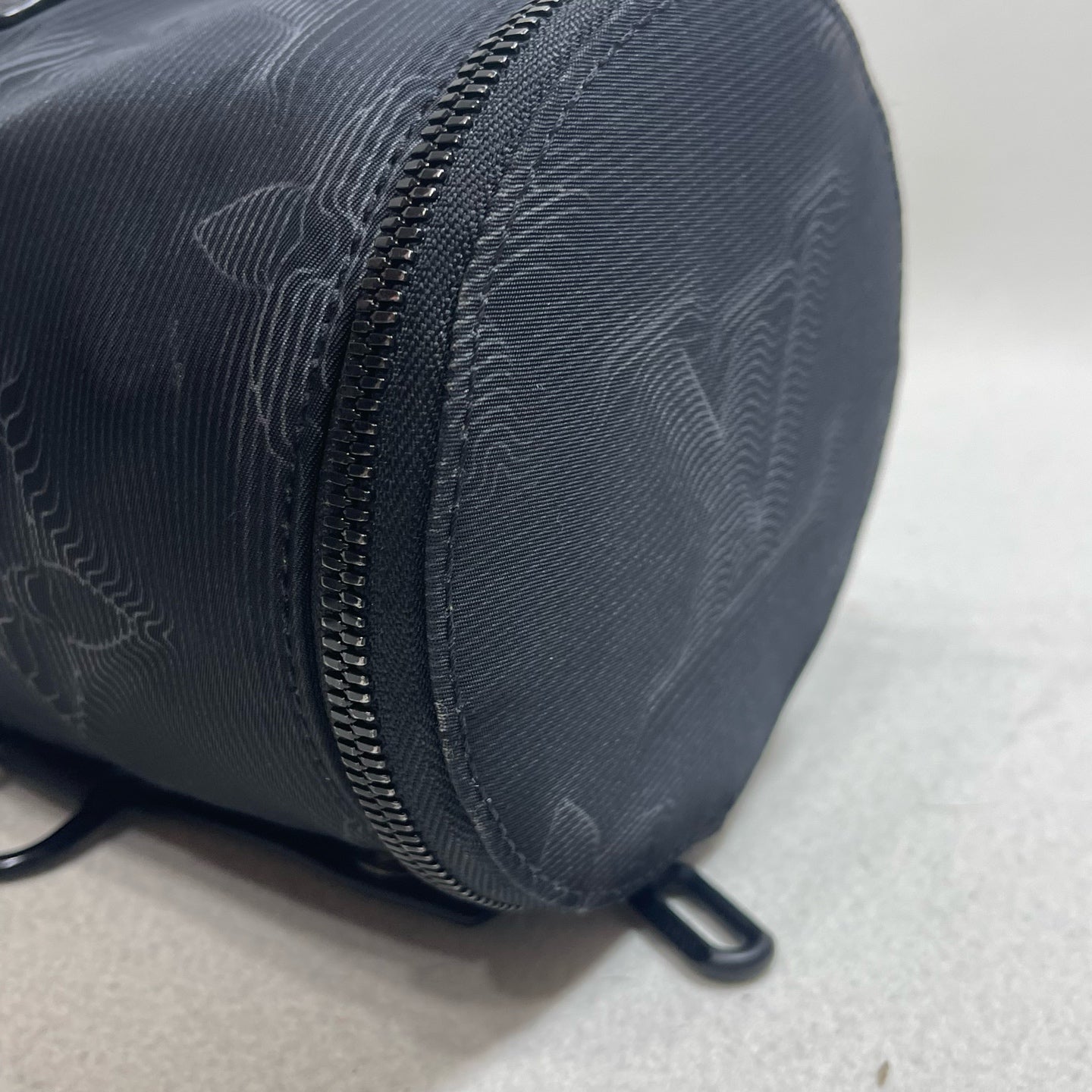 Louis Vuitton - LV2054 Expandable Round Bucket Bag - Technical fabric with leather trim - Black - (small)