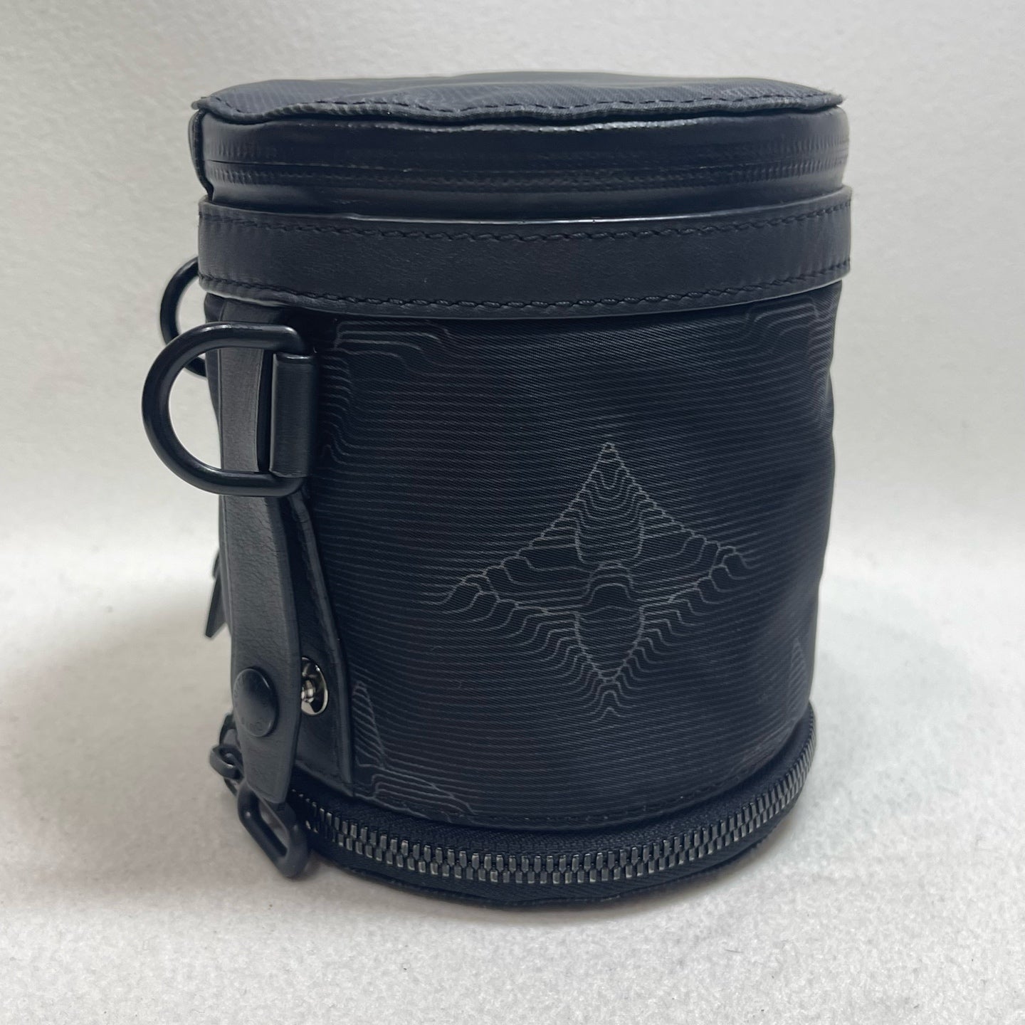 Louis Vuitton - LV2054 Expandable Round Bucket Bag - Technical fabric with leather trim - Black - (small)
