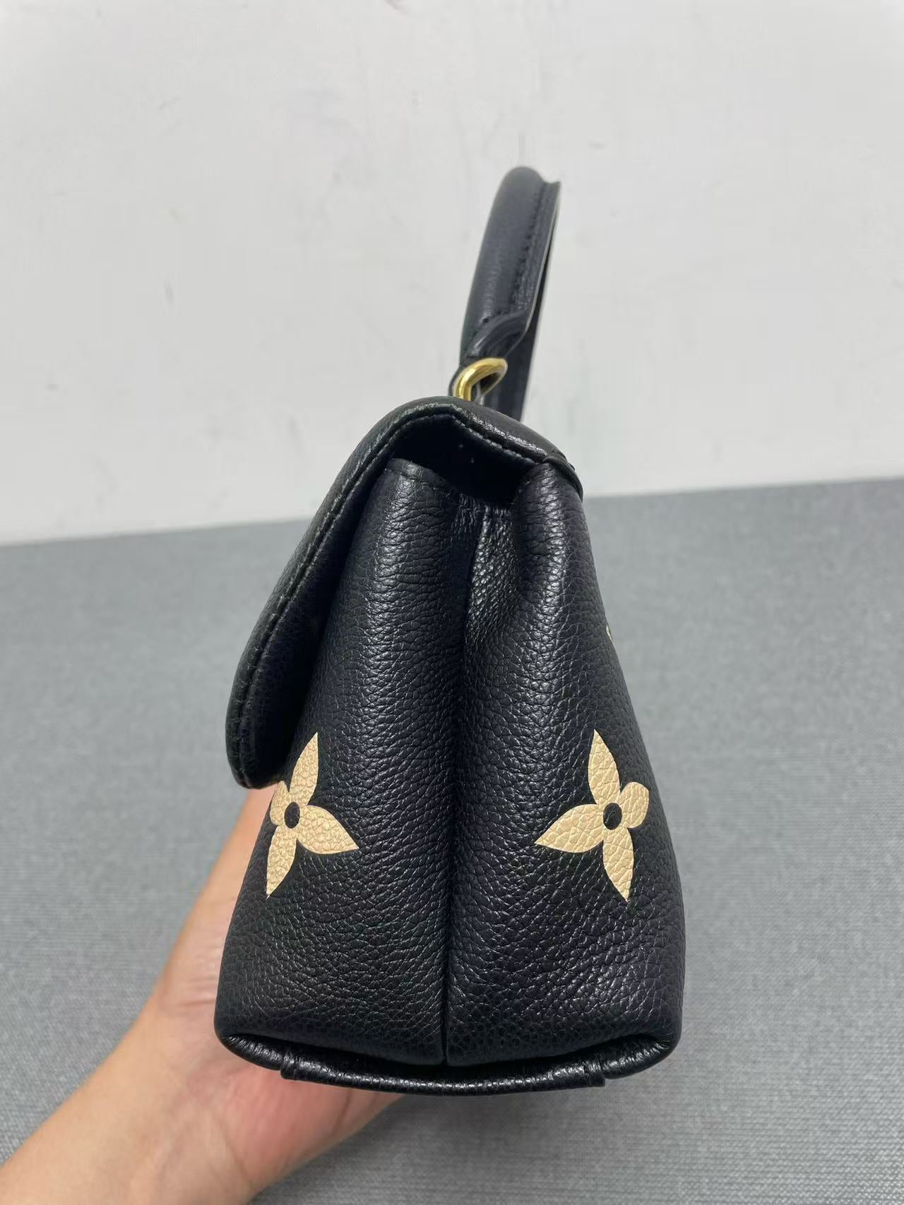 Louis Vuitton - Madeleine Small - Grained leather - Black with Beige motifs and Red interior - (Small)