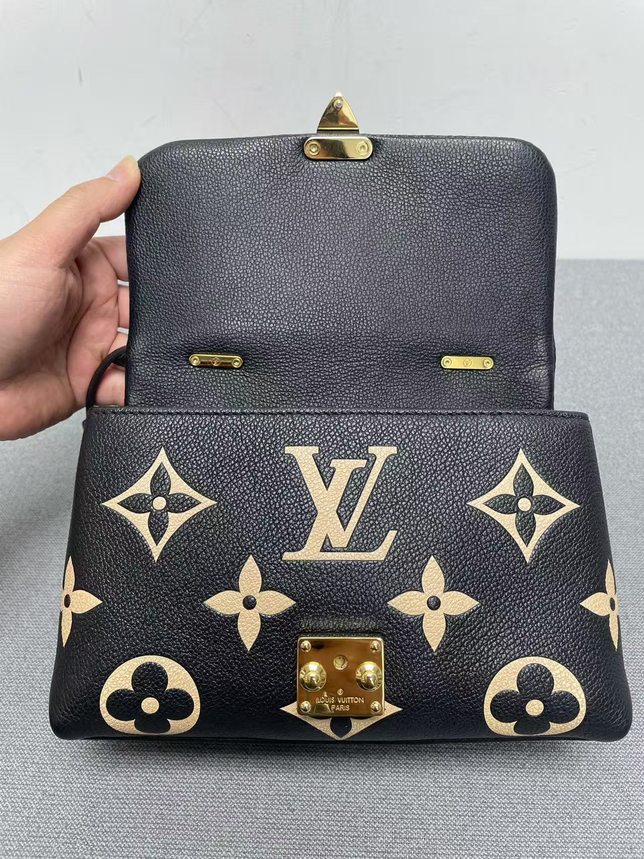 Louis Vuitton - Madeleine Small - Grained leather - Black with Beige motifs and Red interior - (Small)