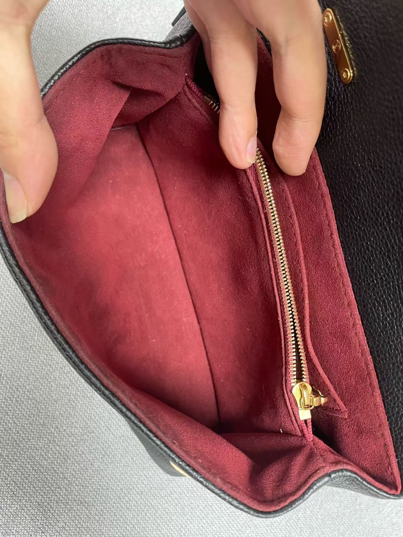 Louis Vuitton - Madeleine Small - Grained leather - Black with Beige motifs and Red interior - (Small)