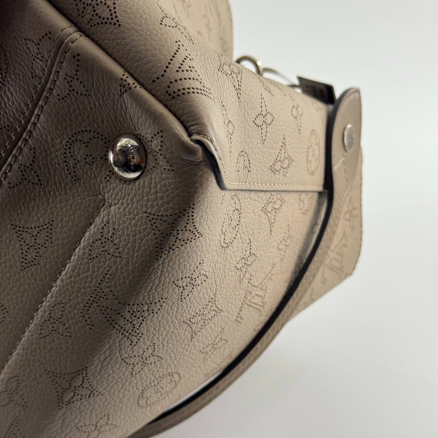Louis Vuitton - Mahina Babylone BB - Perforated Mahina calfskin leather - Galet (Elephant Grey) - (Small)