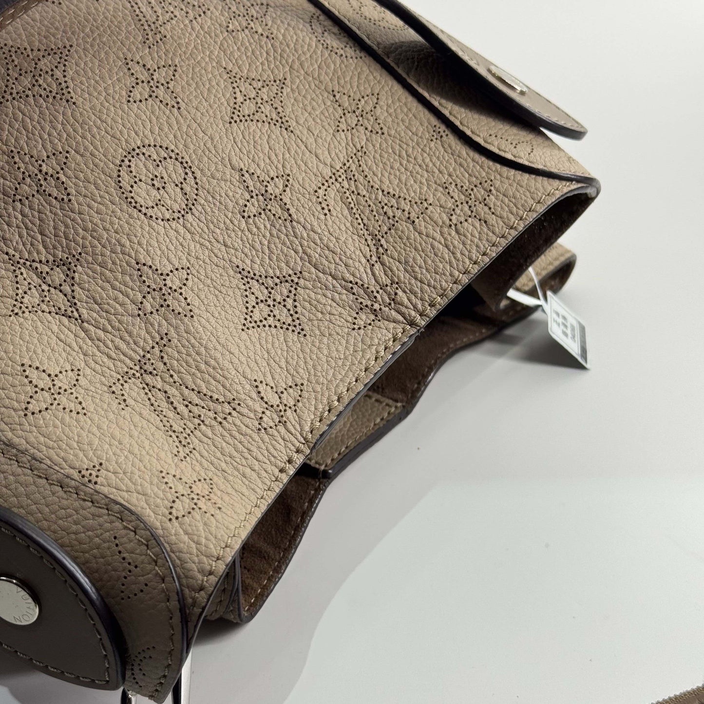 Louis Vuitton - Mahina Babylone BB - Perforated Mahina calfskin leather - Galet (Elephant Grey) - (Small)