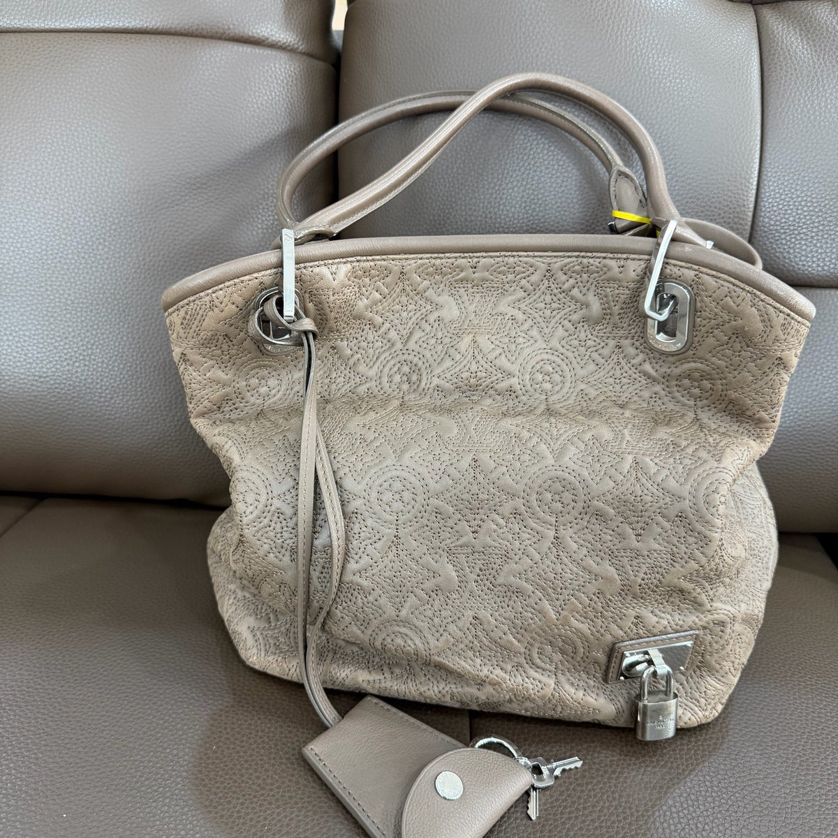 Louis Vuitton - Mahina - Leather - Beige