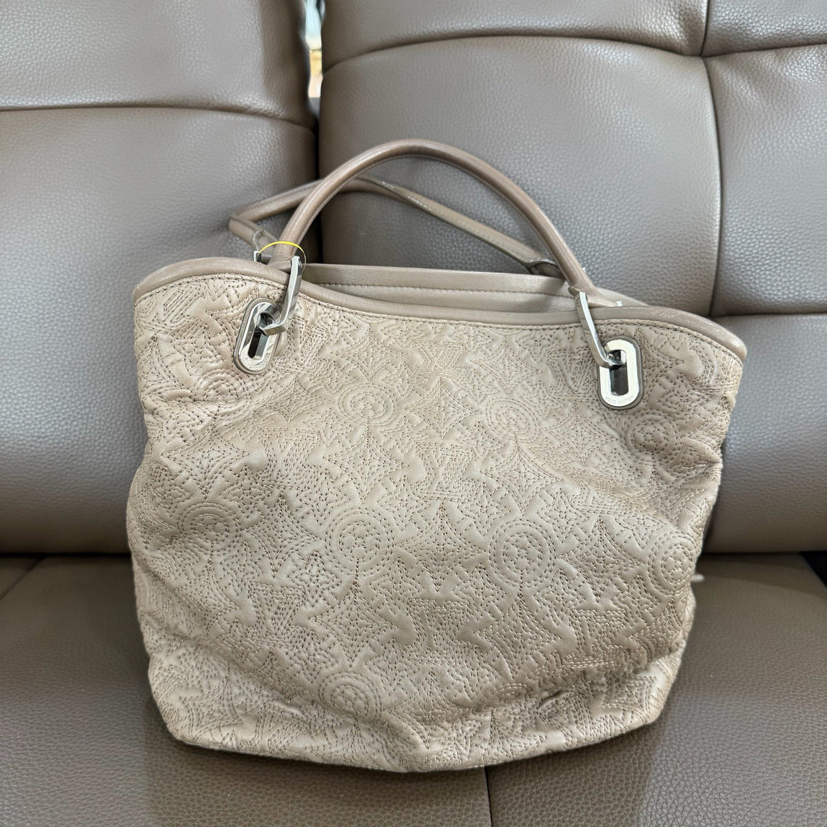 Louis Vuitton - Mahina - Leather - Beige