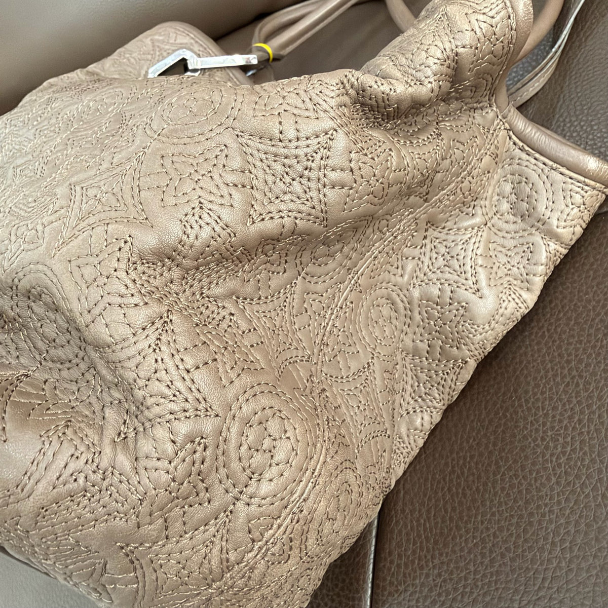 Louis Vuitton - Mahina - Leather - Beige