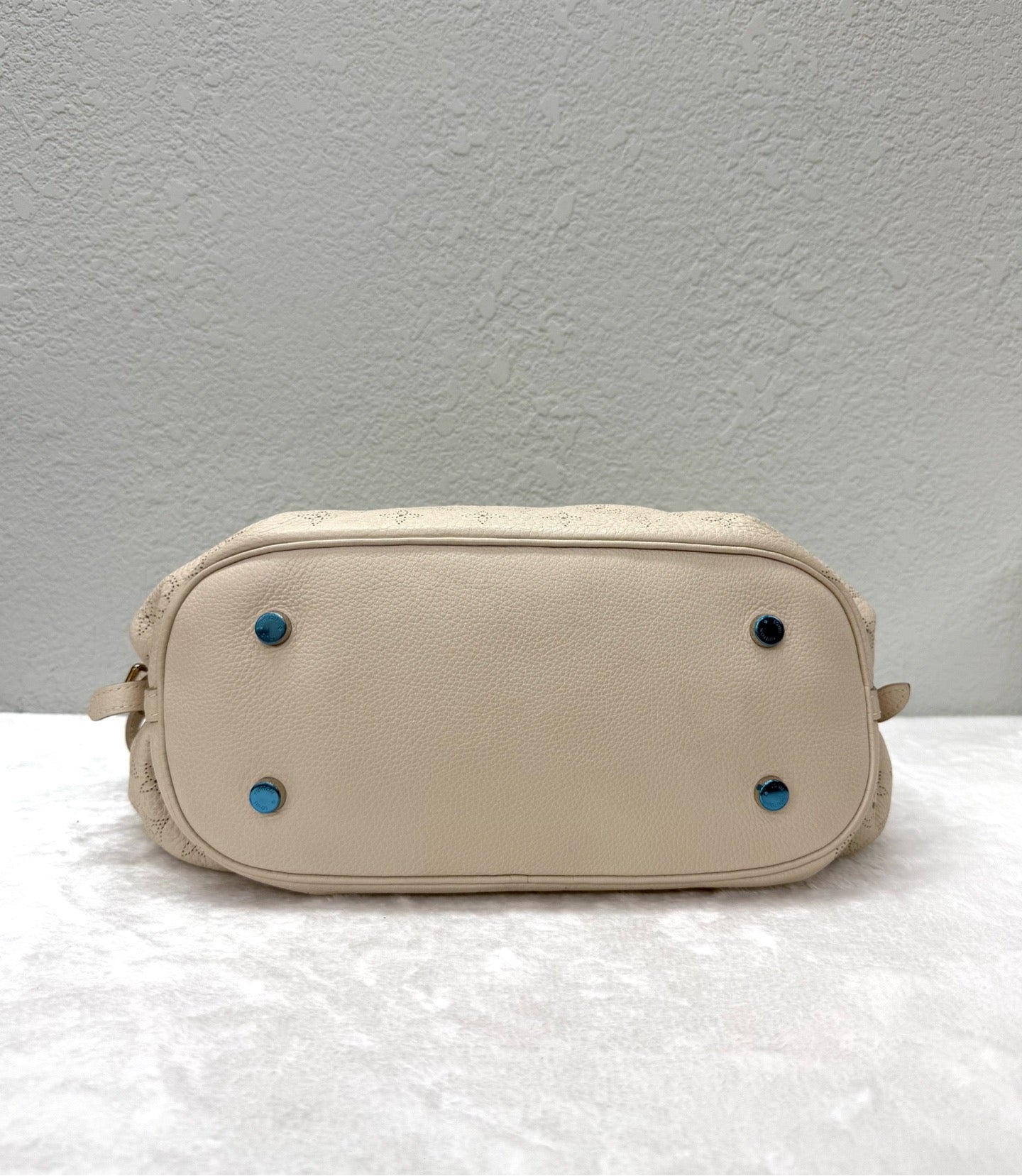Louis Vuitton - Mahina - Leather - Beige - (Large)