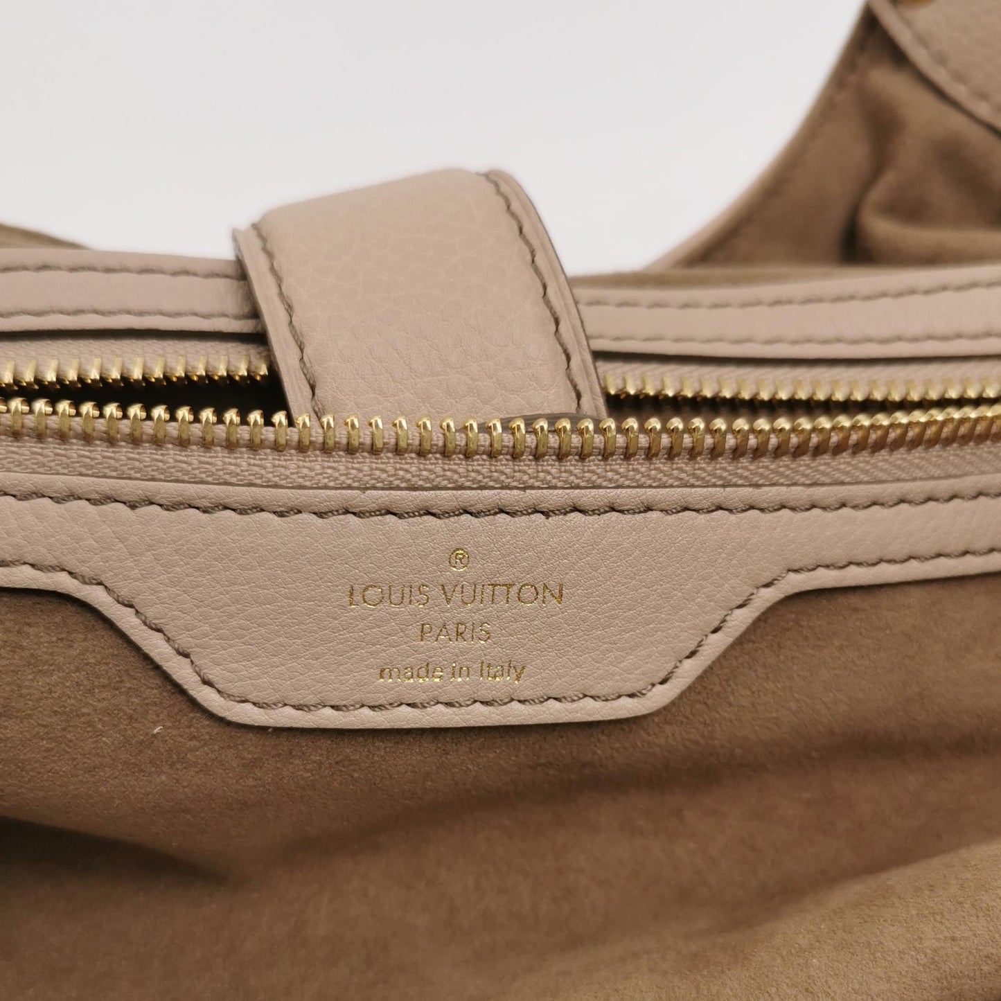 Louis Vuitton - Mahina - Leather - Beige - (medium)