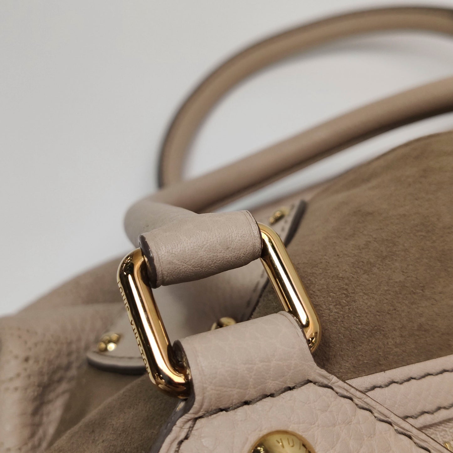 Louis Vuitton - Mahina - Leather - Beige - (medium)