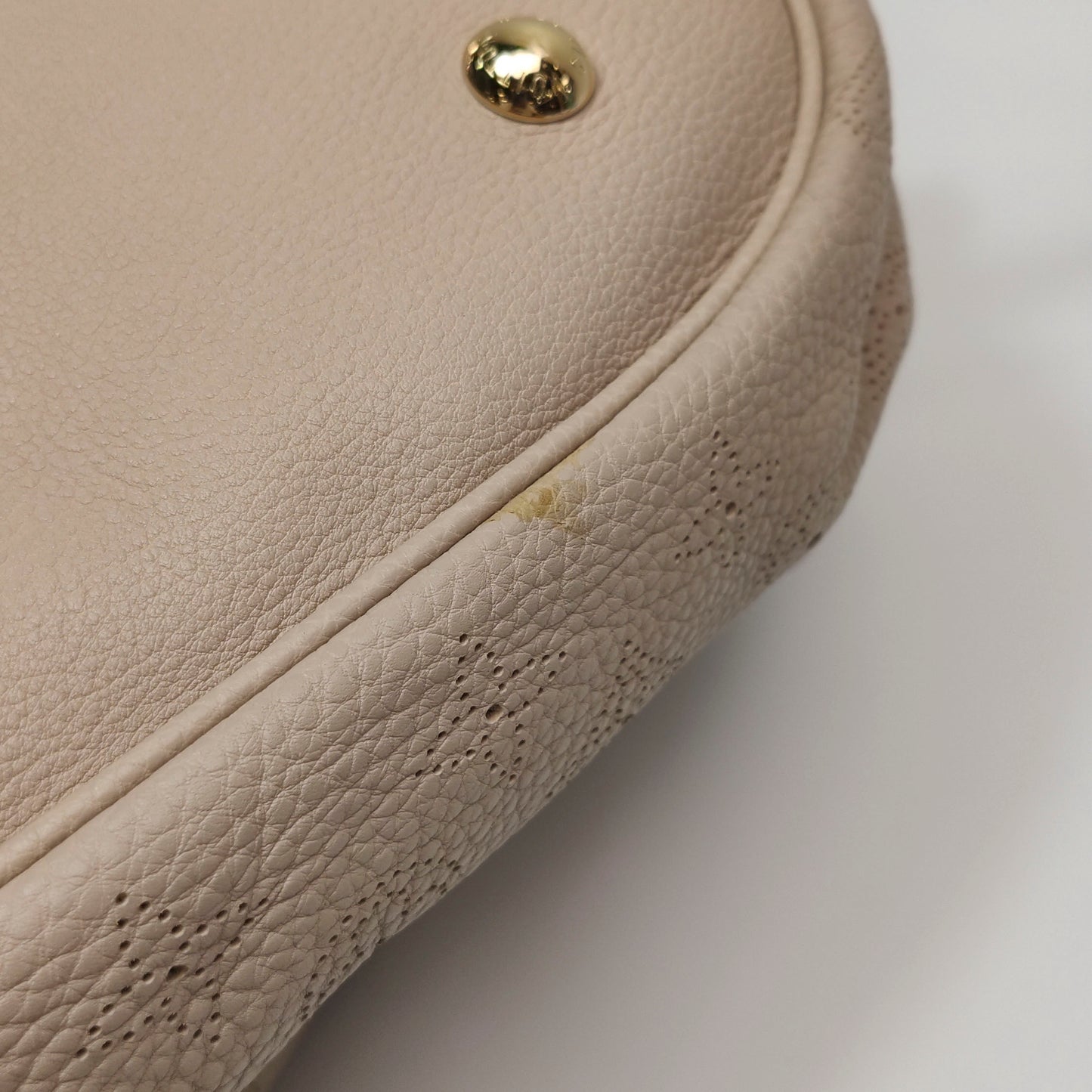 Louis Vuitton - Mahina - Leather - Beige - (medium)
