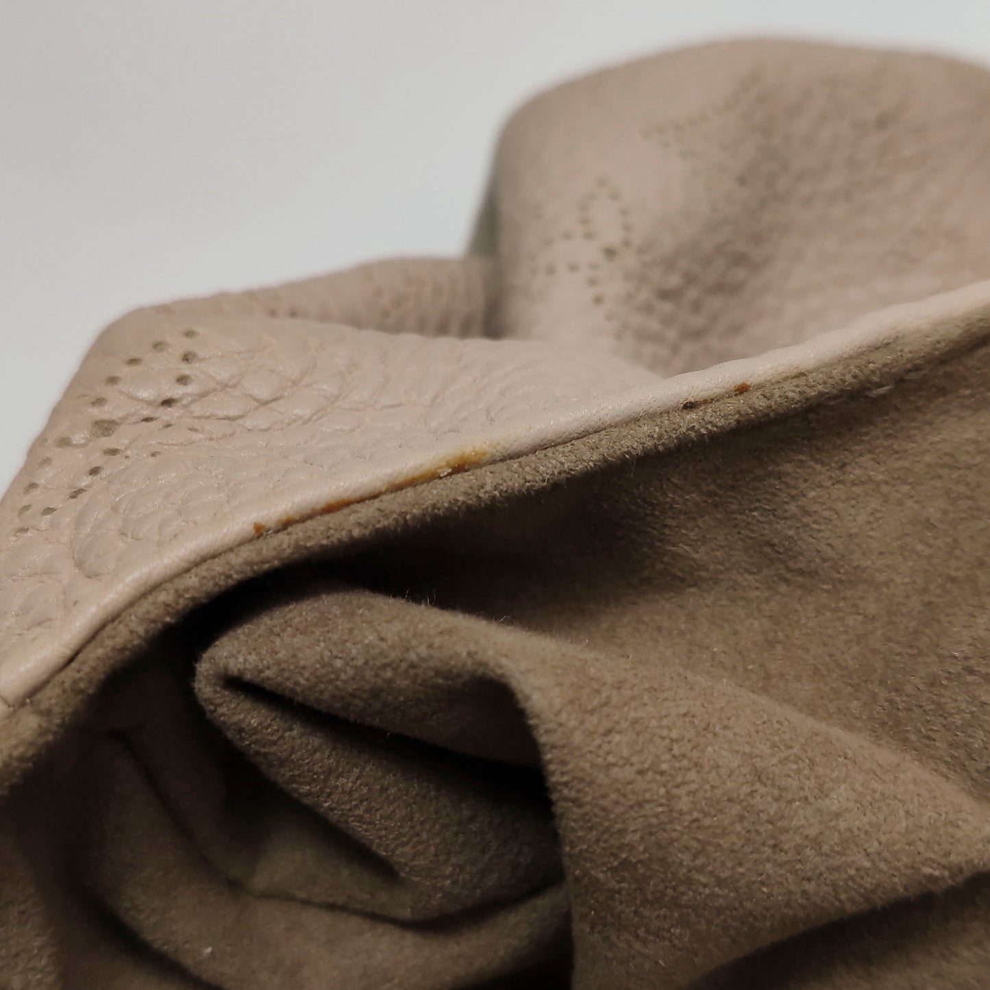 Louis Vuitton - Mahina - Leather - Beige - (medium)