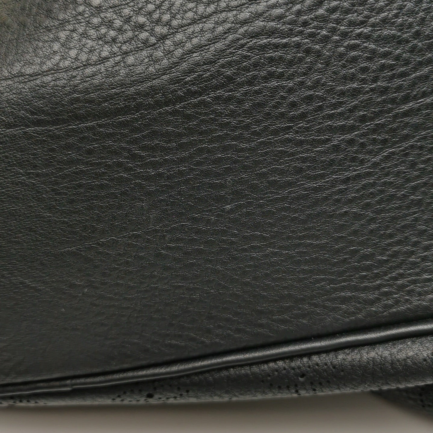 Louis Vuitton - Mahina - Leather - Black - (large)