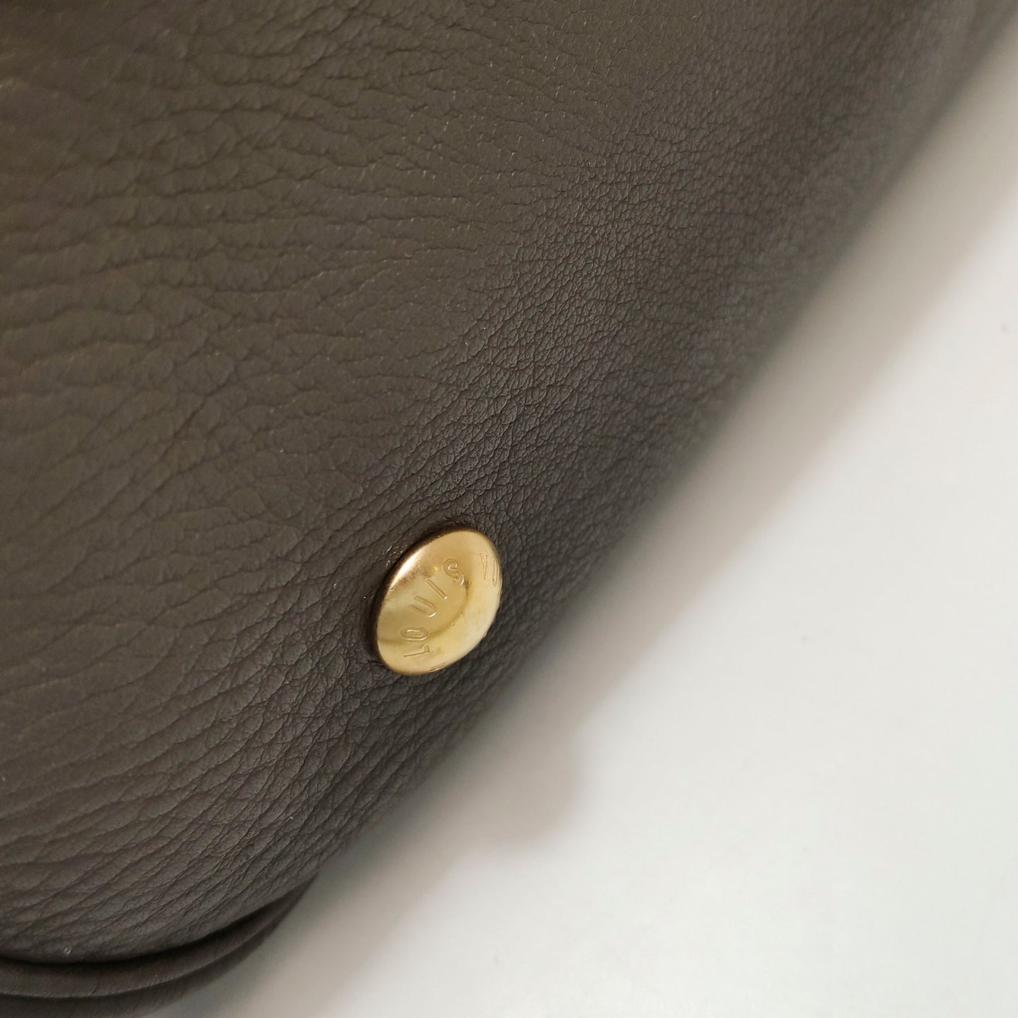 Louis Vuitton - Mahina - Leather - Grey