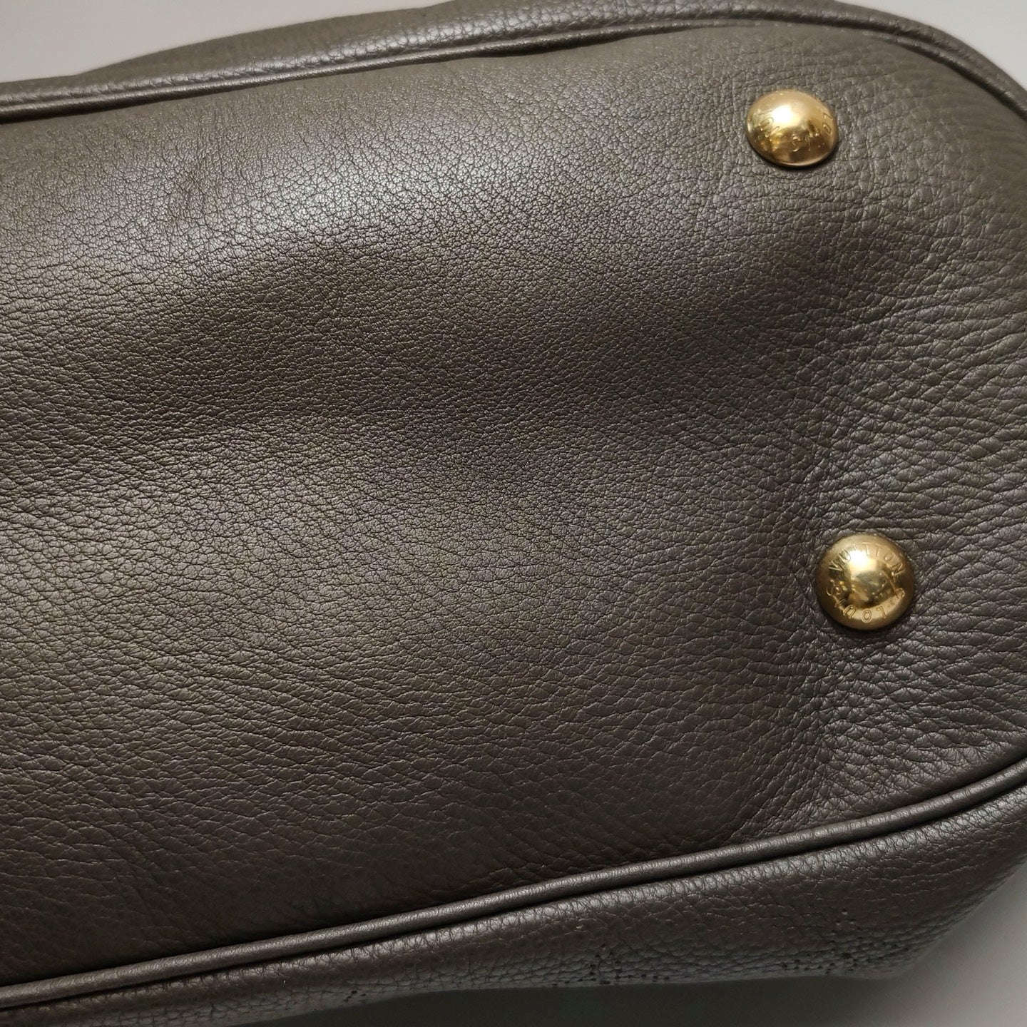 Louis Vuitton - Mahina - Leather - Grey - (large)