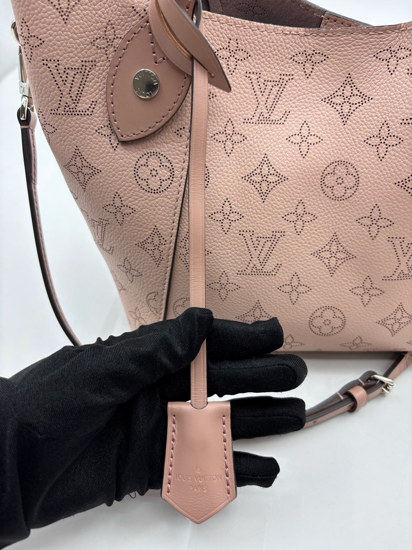 Louis Vuitton - Mahina - Leather - Pink - (small)