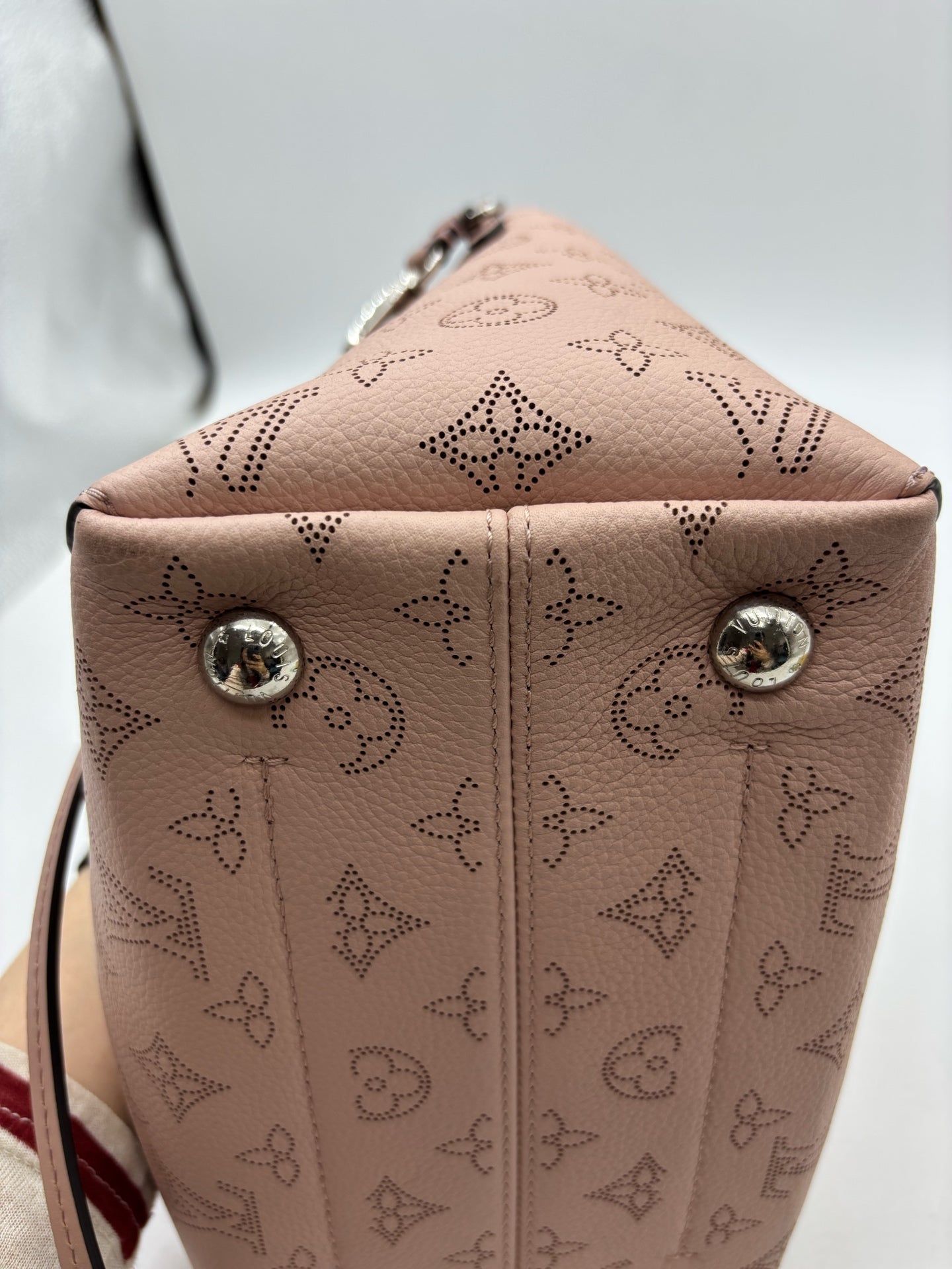 Louis Vuitton - Mahina - Leather - Pink - (small)