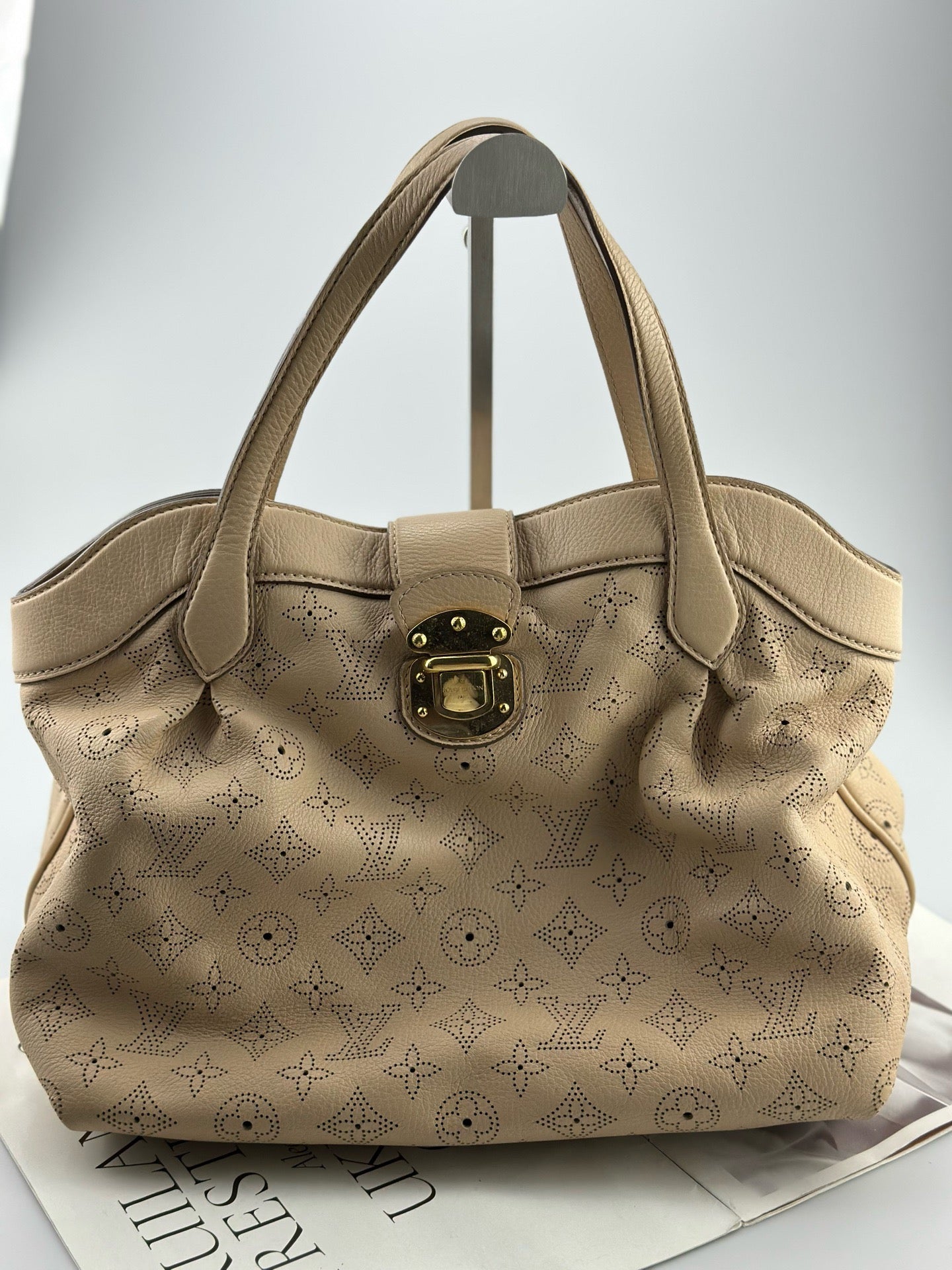 Louis Vuitton - Mahina Perforated Tote - Grained leather - Beige - (Other)