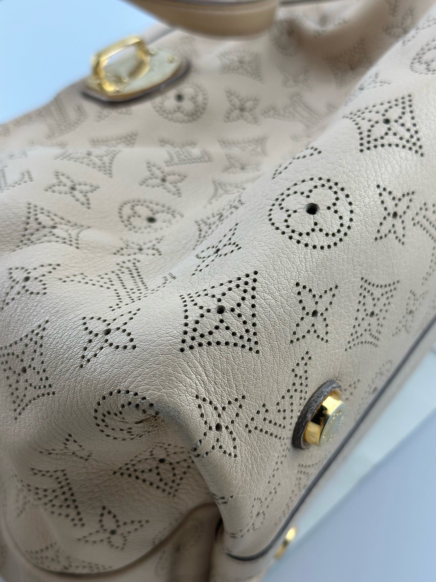 Louis Vuitton - Mahina Perforated Tote - Grained leather - Beige - (Other)
