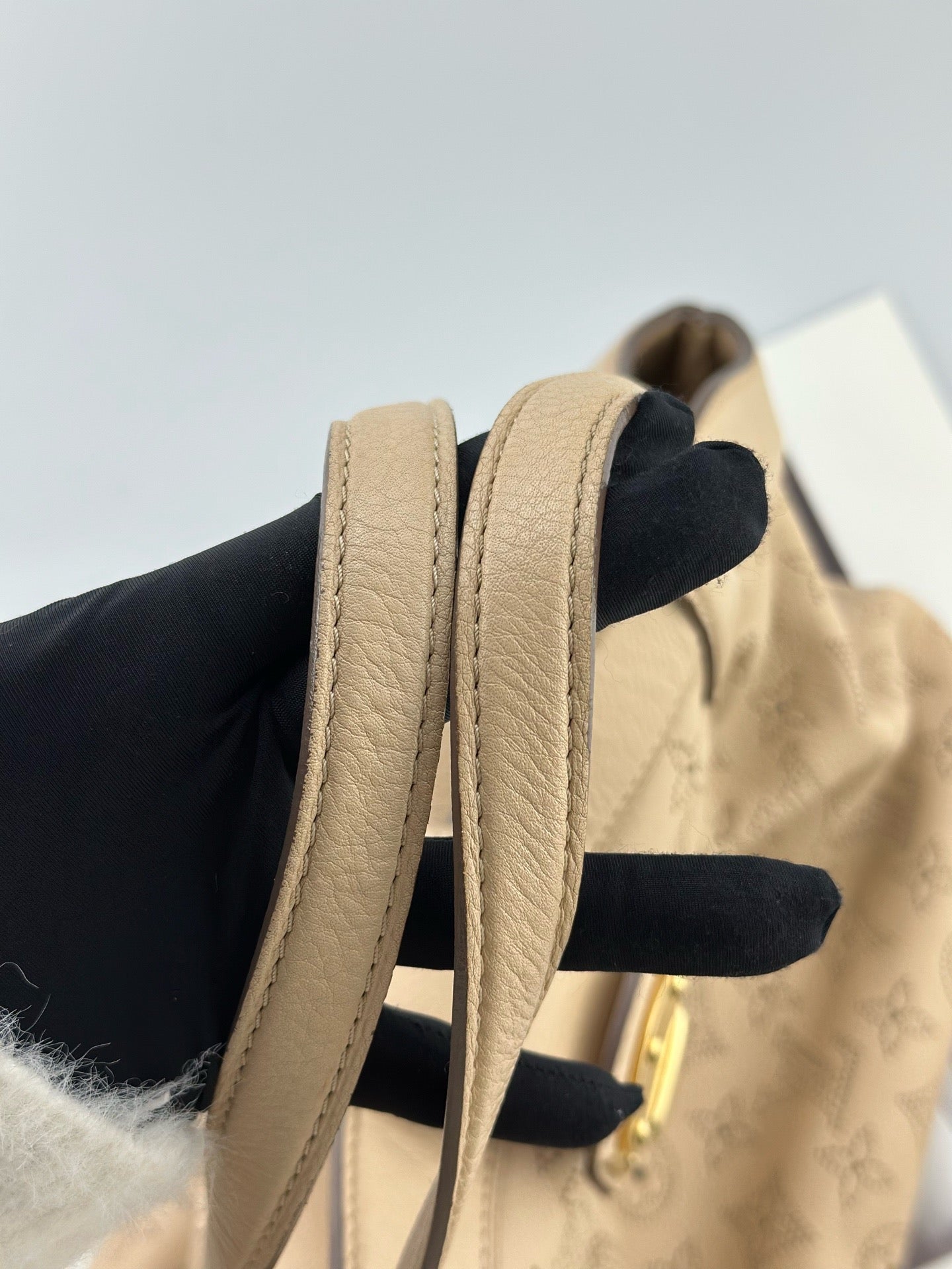Louis Vuitton - Mahina Perforated Tote - Grained leather - Beige - (Other)