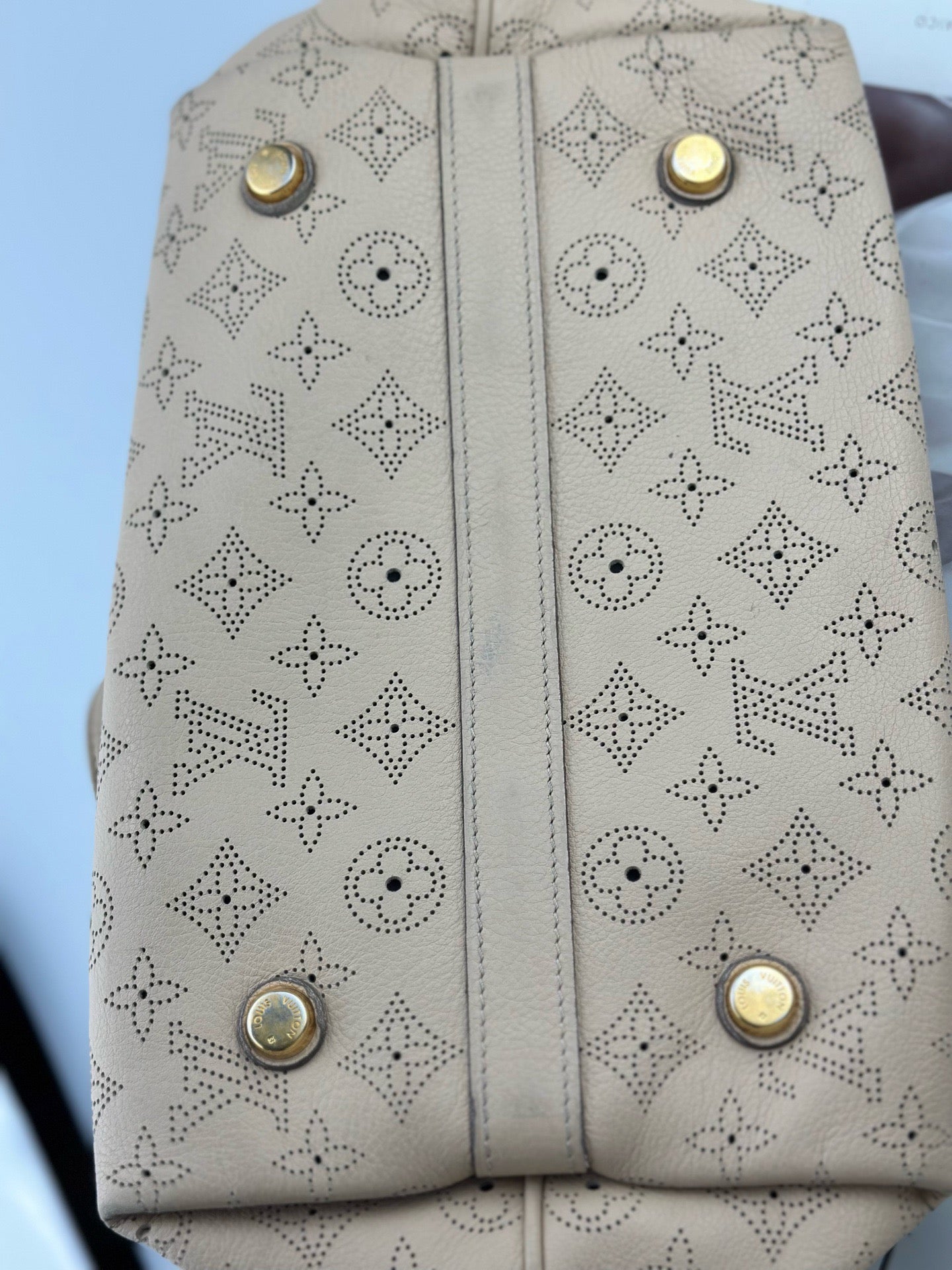 Louis Vuitton - Mahina Perforated Tote - Grained leather - Beige - (Other)