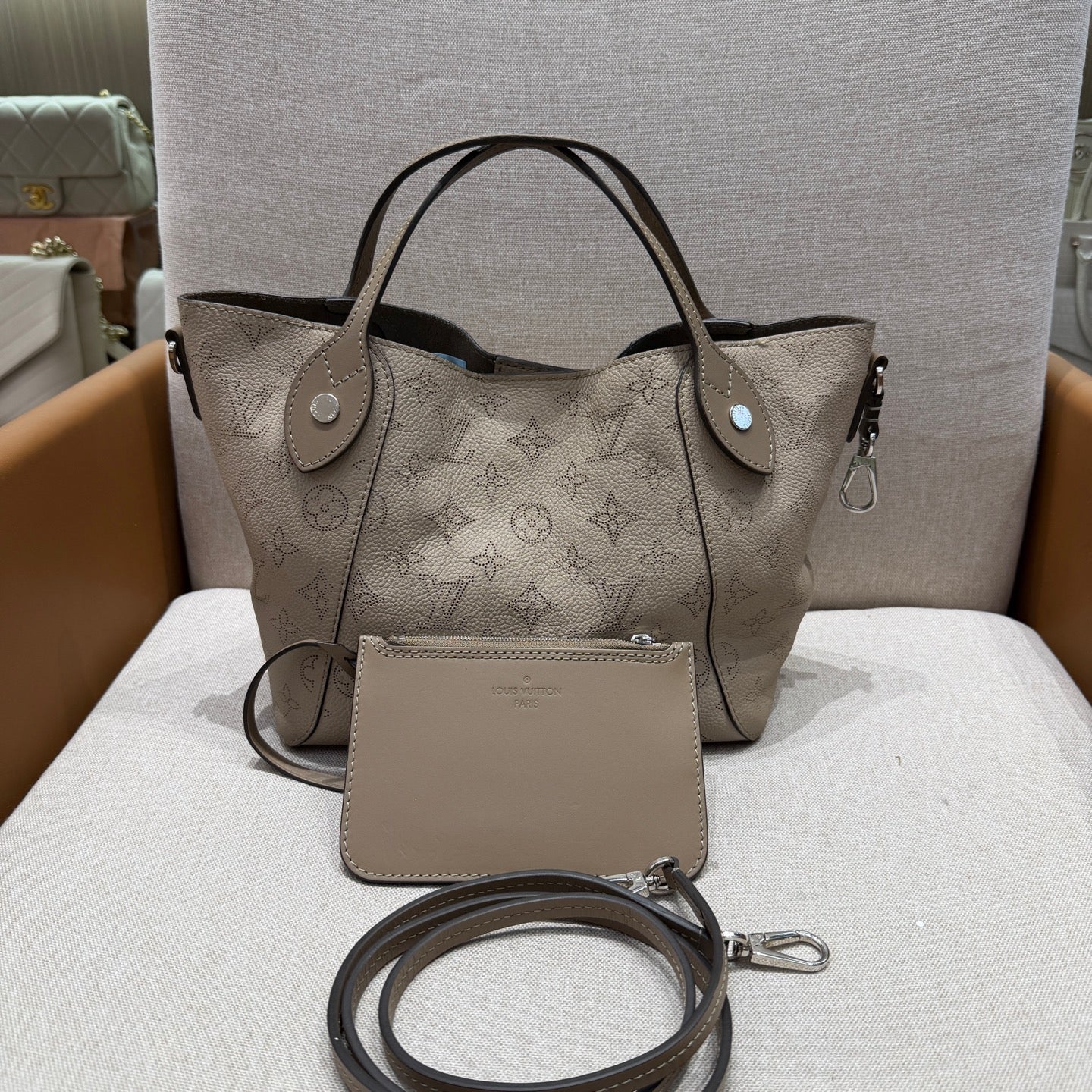 Louis Vuitton - Mahina Perforated Tote - Leather - Grey - (Medium)
