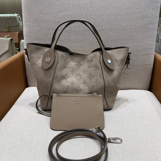 Louis Vuitton - Mahina Perforated Tote - Leather - Grey - (Medium)